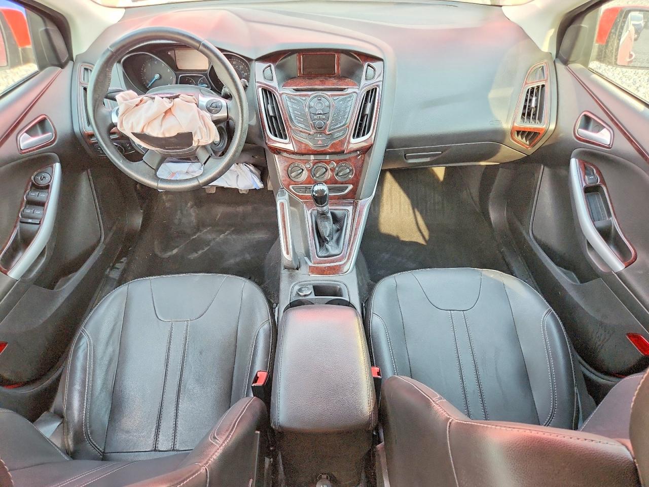2014 Ford Focus Se Red vin: 1FADP3K2XEL110224