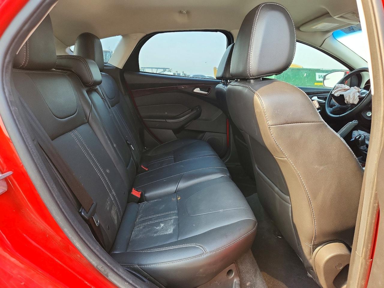 2014 Ford Focus Se Red vin: 1FADP3K2XEL110224