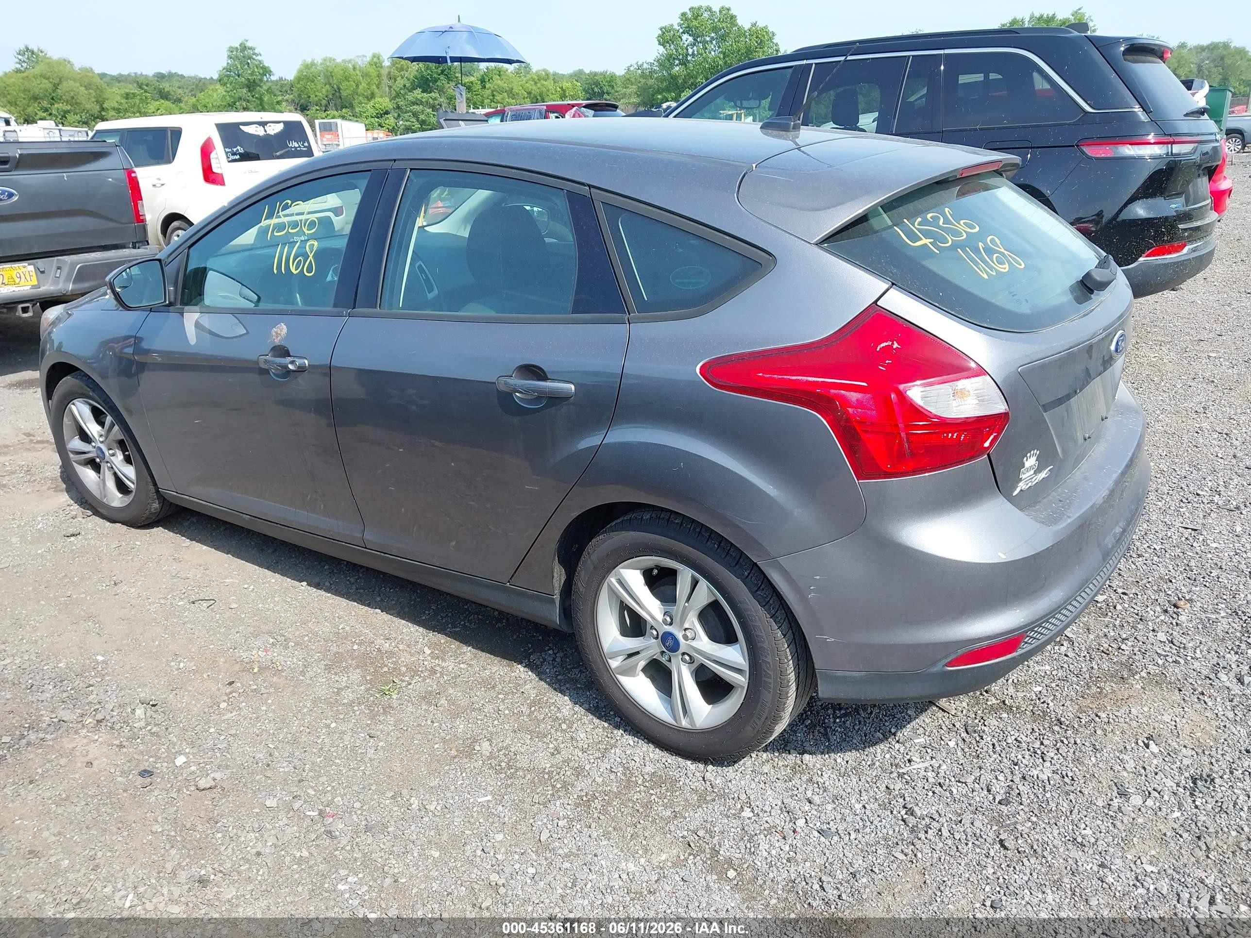 2014 Ford Focus Se Gray vin: 1FADP3K2XEL127444
