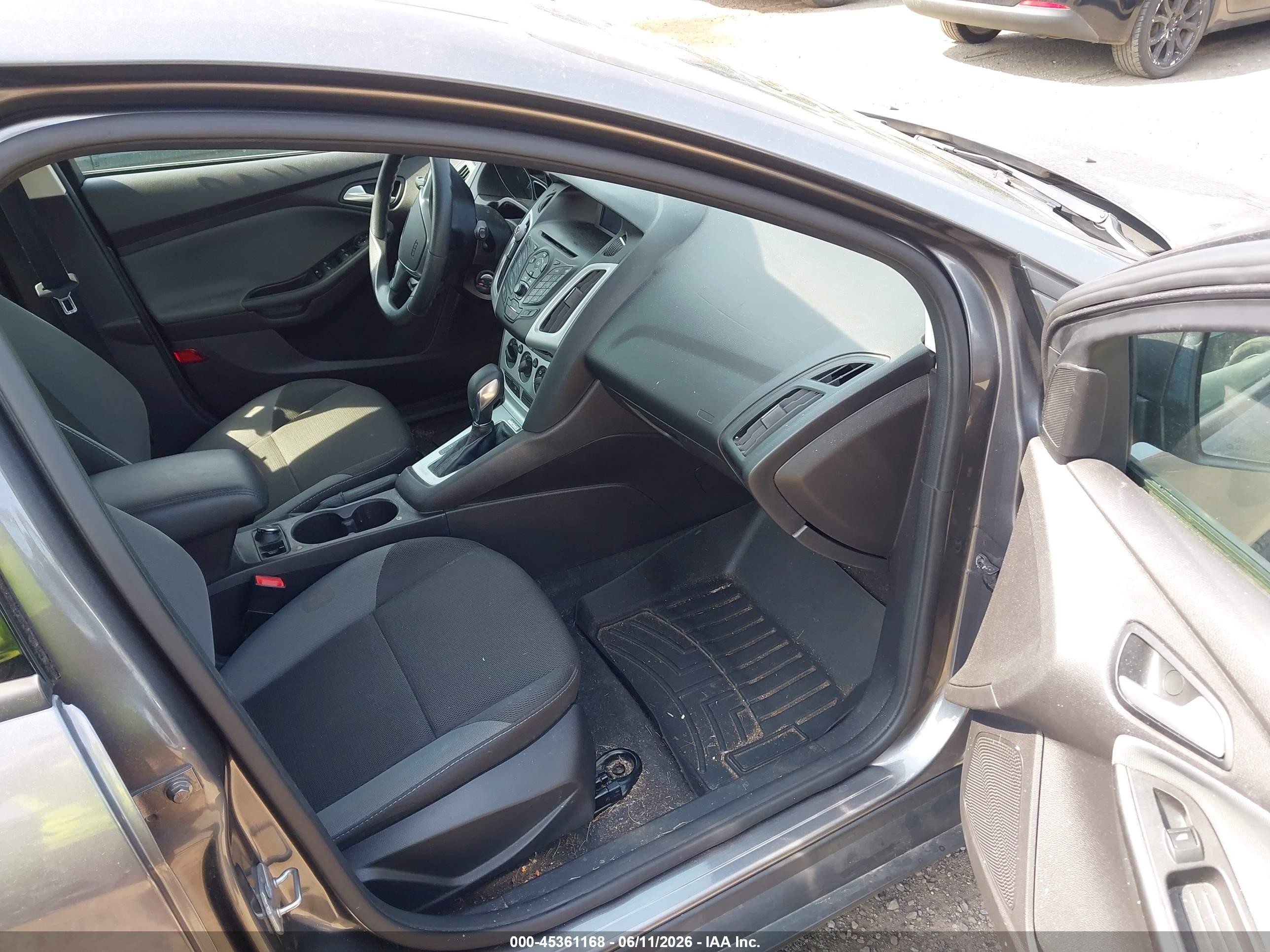 2014 Ford Focus Se Gray vin: 1FADP3K2XEL127444