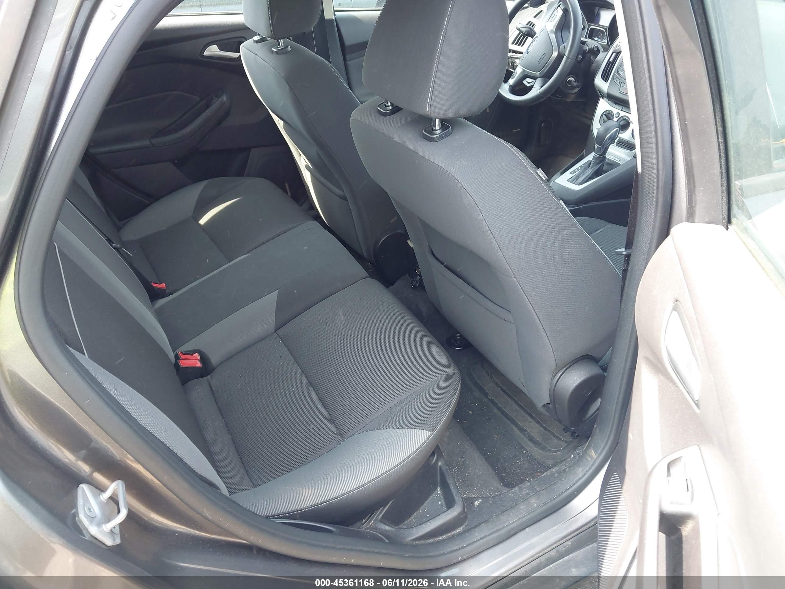 2014 Ford Focus Se Gray vin: 1FADP3K2XEL127444