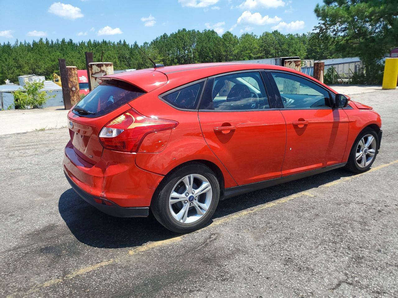2014 Ford Focus Red vin: 1FADP3K2XEL144843