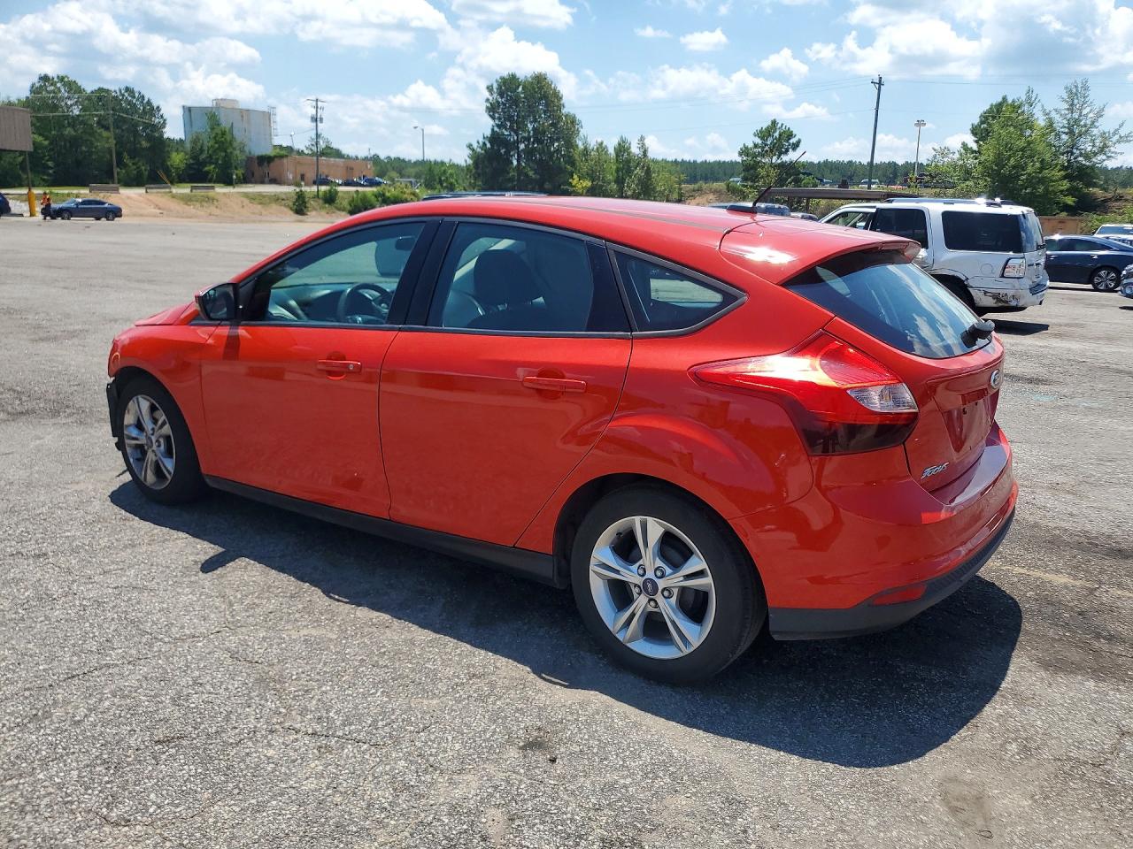 2014 Ford Focus Red vin: 1FADP3K2XEL144843