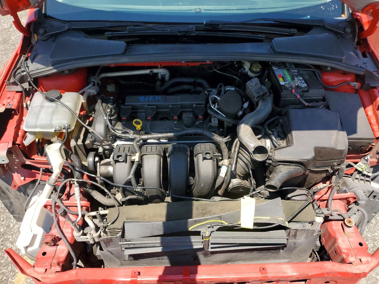 2014 Ford Focus Red vin: 1FADP3K2XEL144843