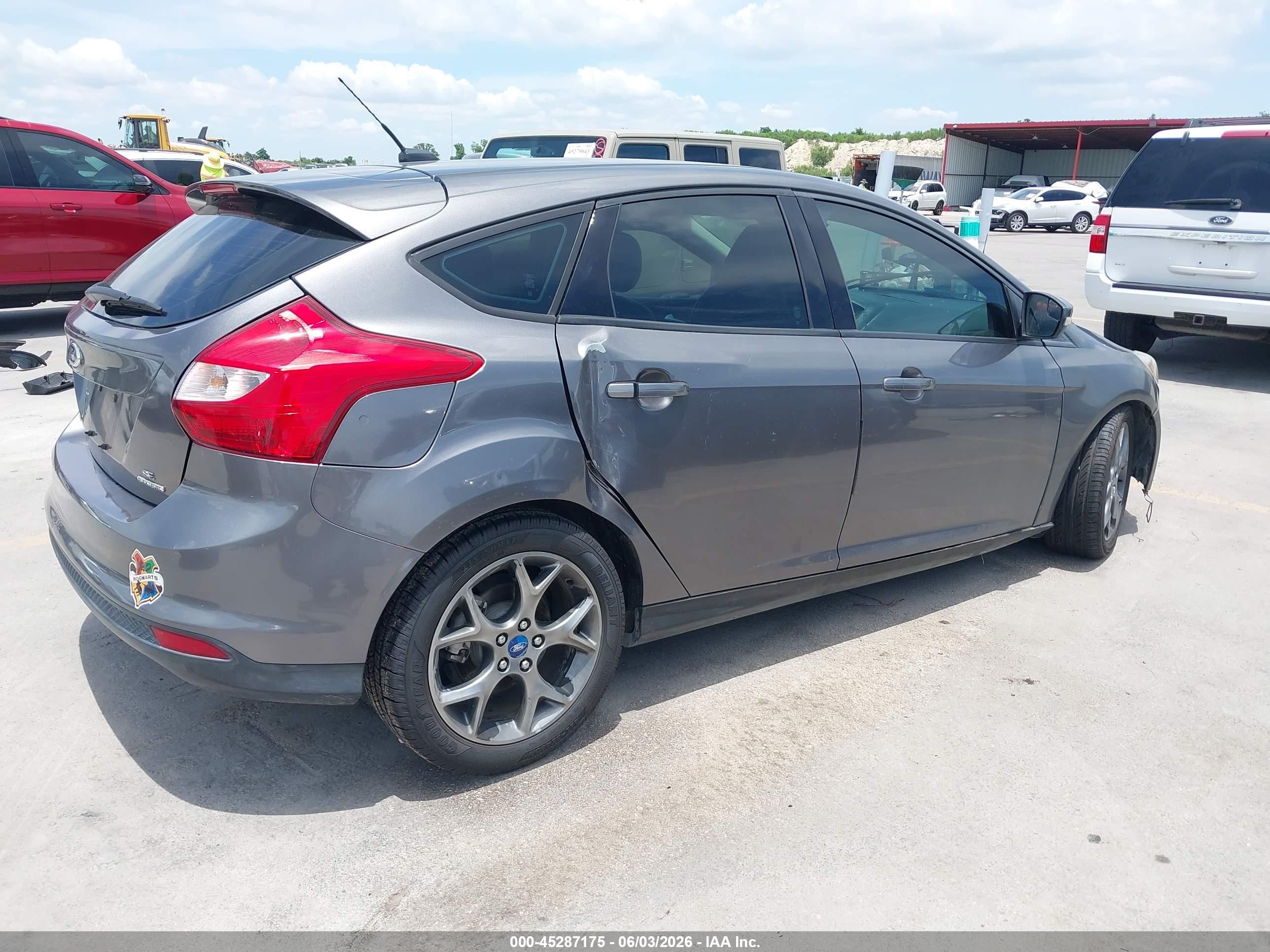 2014 Ford Focus Se Gray vin: 1FADP3K2XEL151131