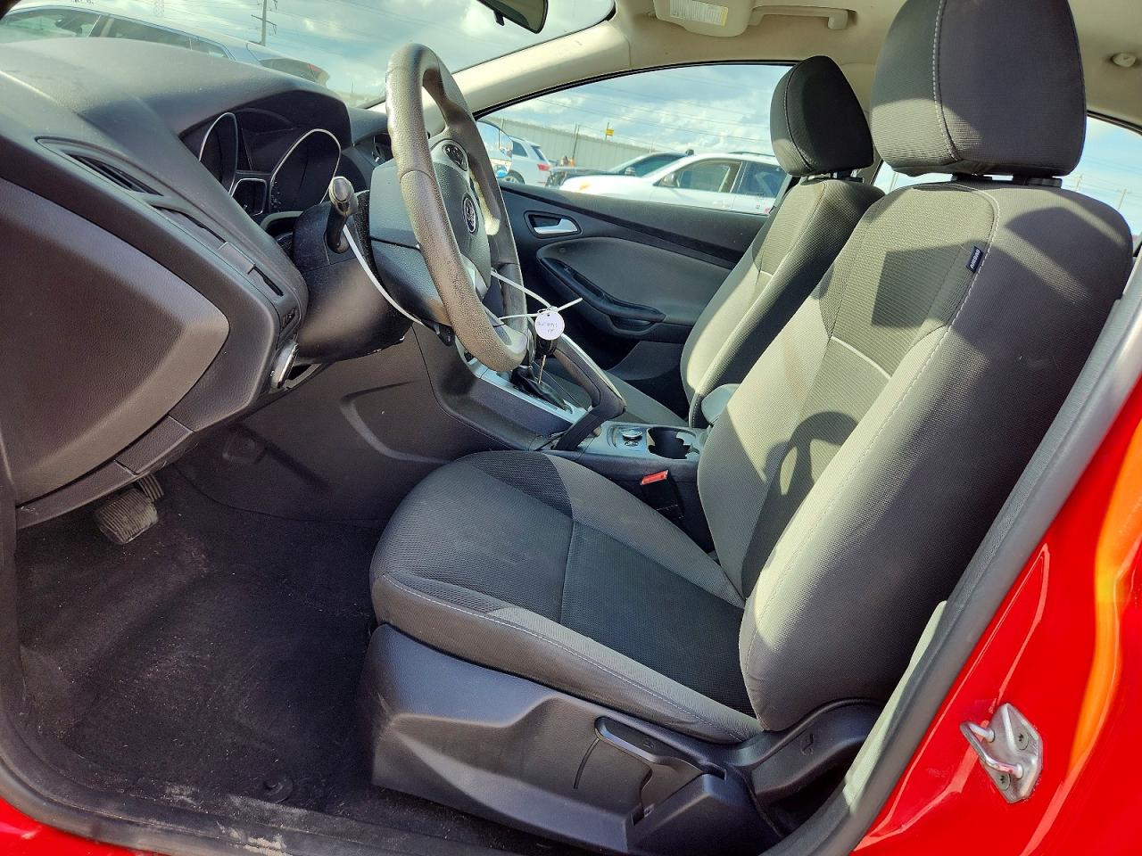 2014 Ford Focus Se Красный vin: 1FADP3K2XEL167619
