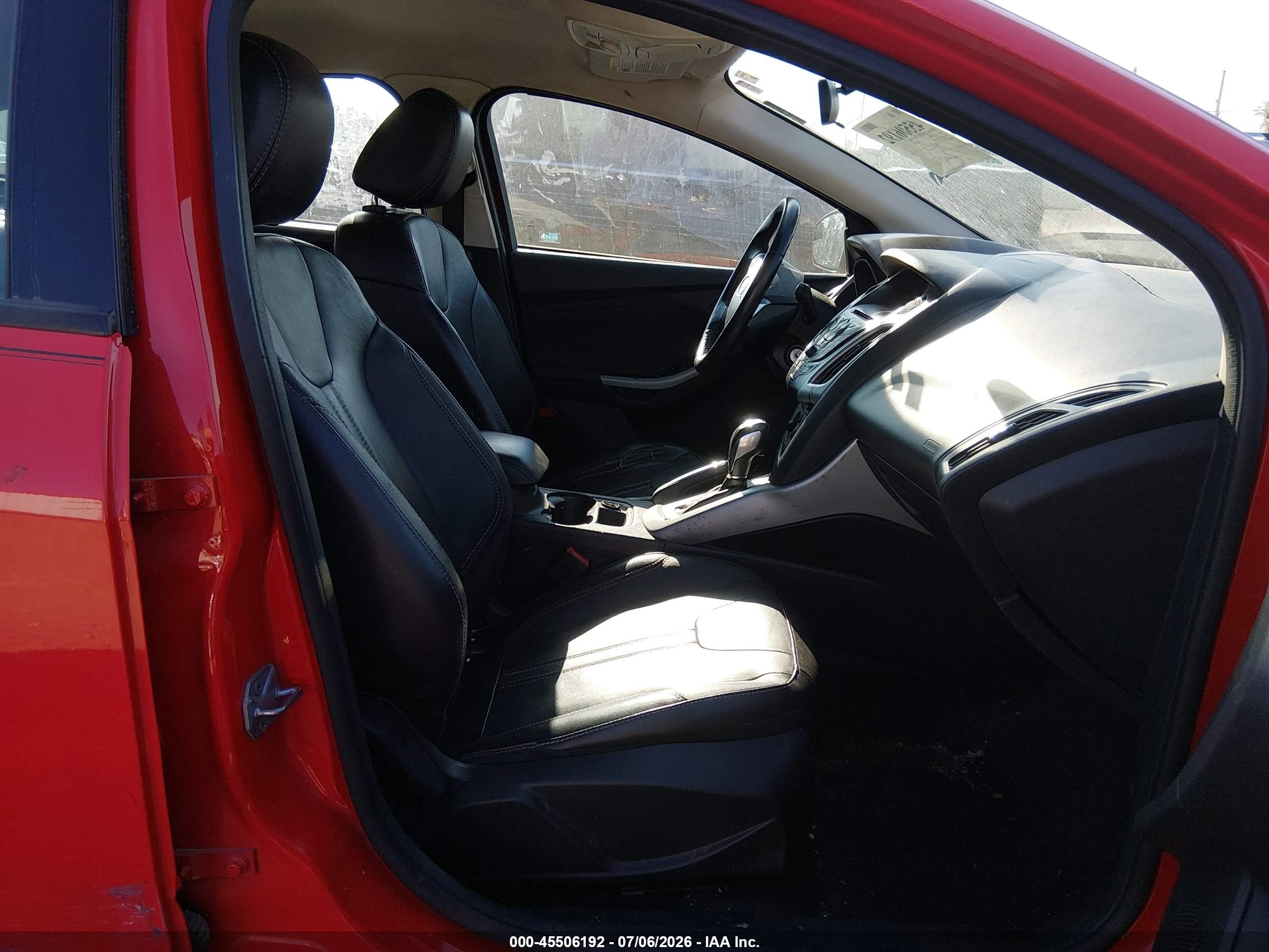 2014 Ford Focus Se Red vin: 1FADP3K2XEL175641