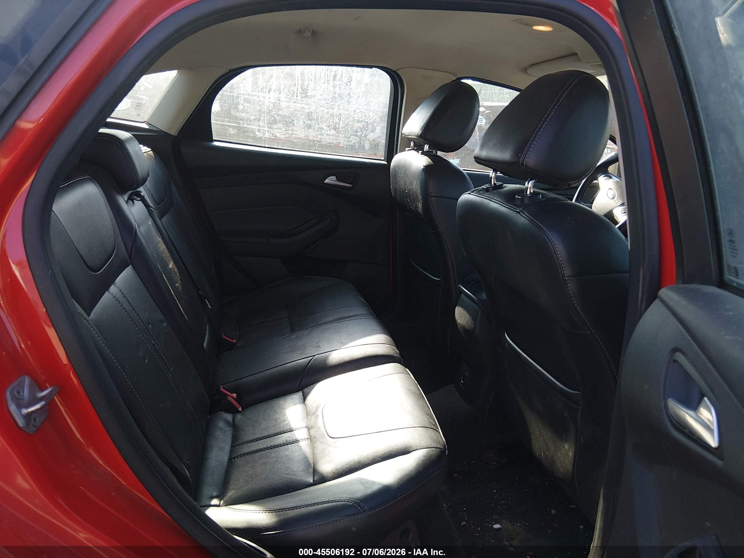 2014 Ford Focus Se Red vin: 1FADP3K2XEL175641