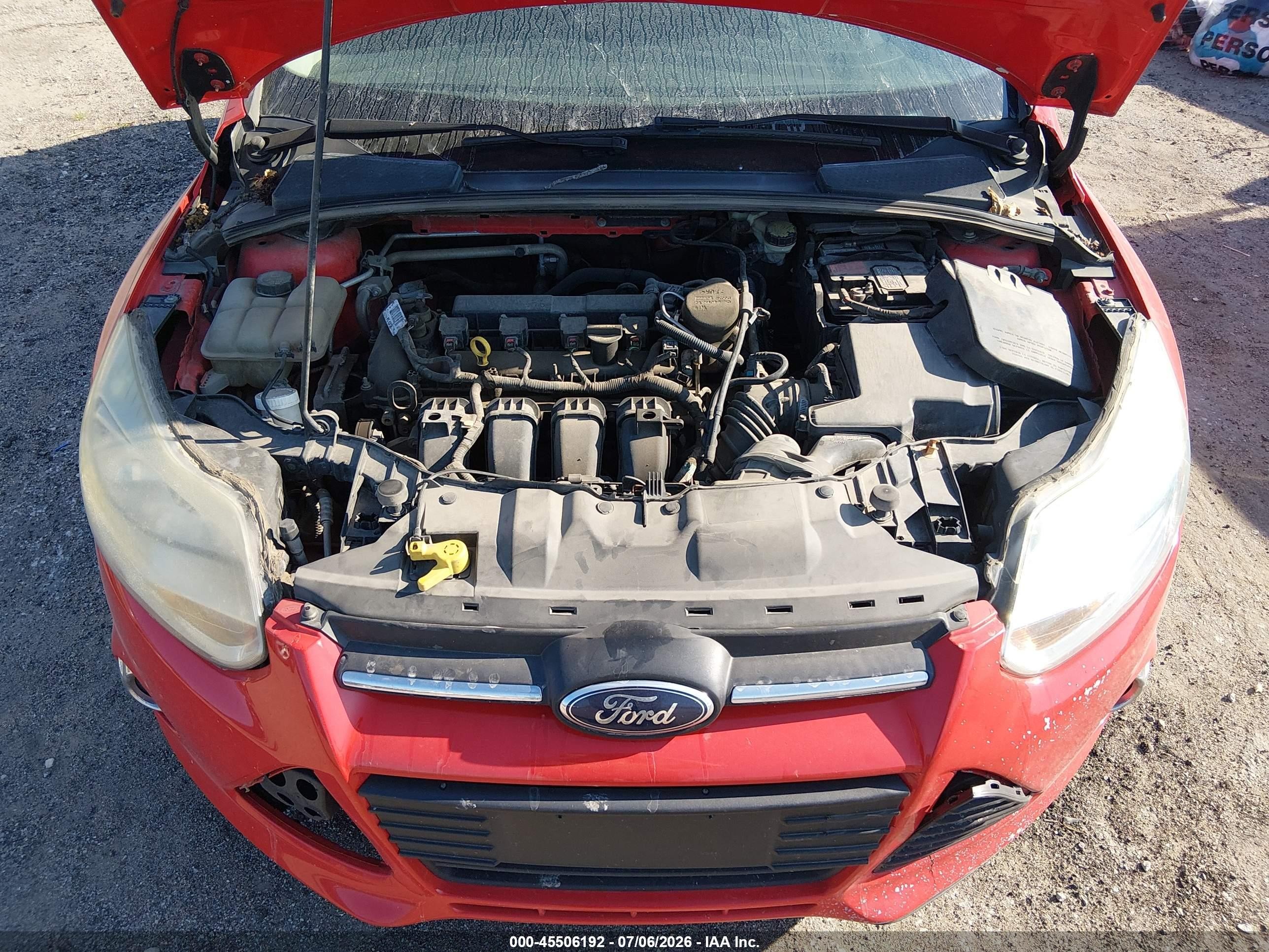 2014 Ford Focus Se Red vin: 1FADP3K2XEL175641