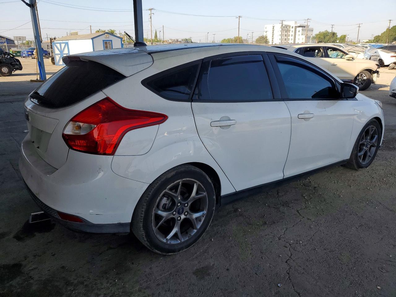 2014 Ford Focus Se White vin: 1FADP3K2XEL210713