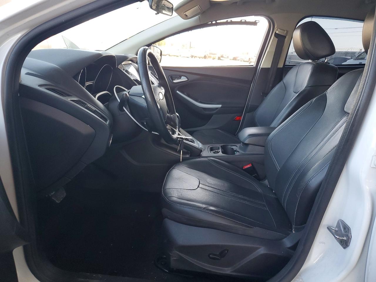 2014 Ford Focus Se White vin: 1FADP3K2XEL210713