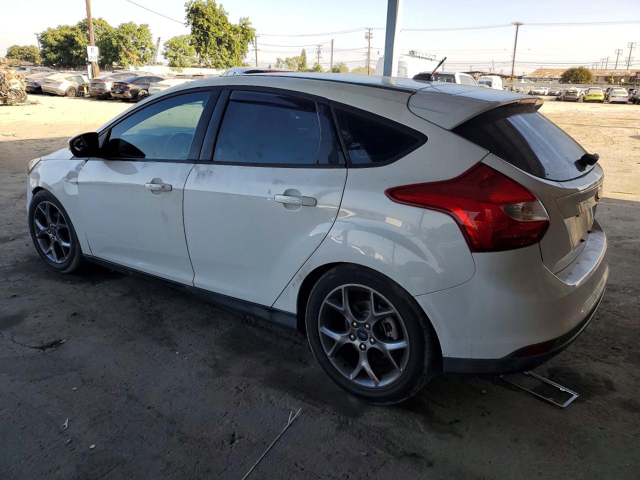 2014 Ford Focus Se White vin: 1FADP3K2XEL210713
