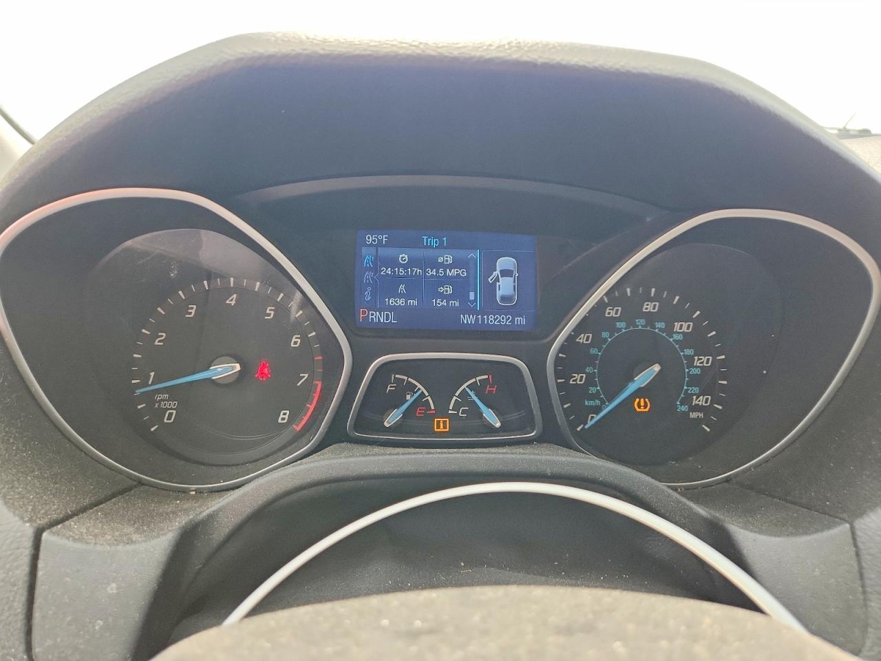 2014 Ford Focus Se Красный vin: 1FADP3K2XEL232100
