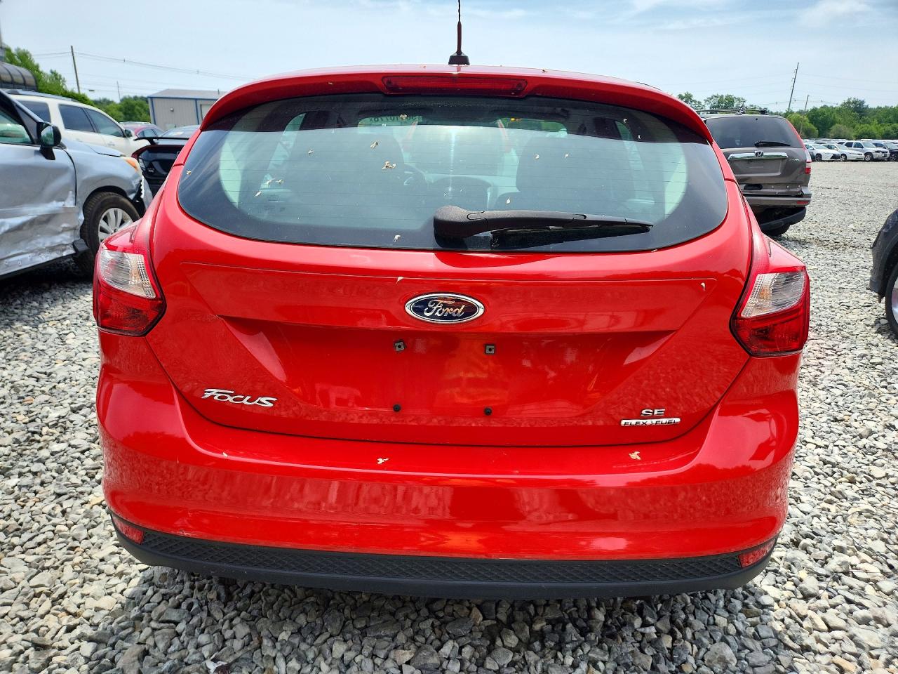 2014 Ford Focus Se Красный vin: 1FADP3K2XEL232100