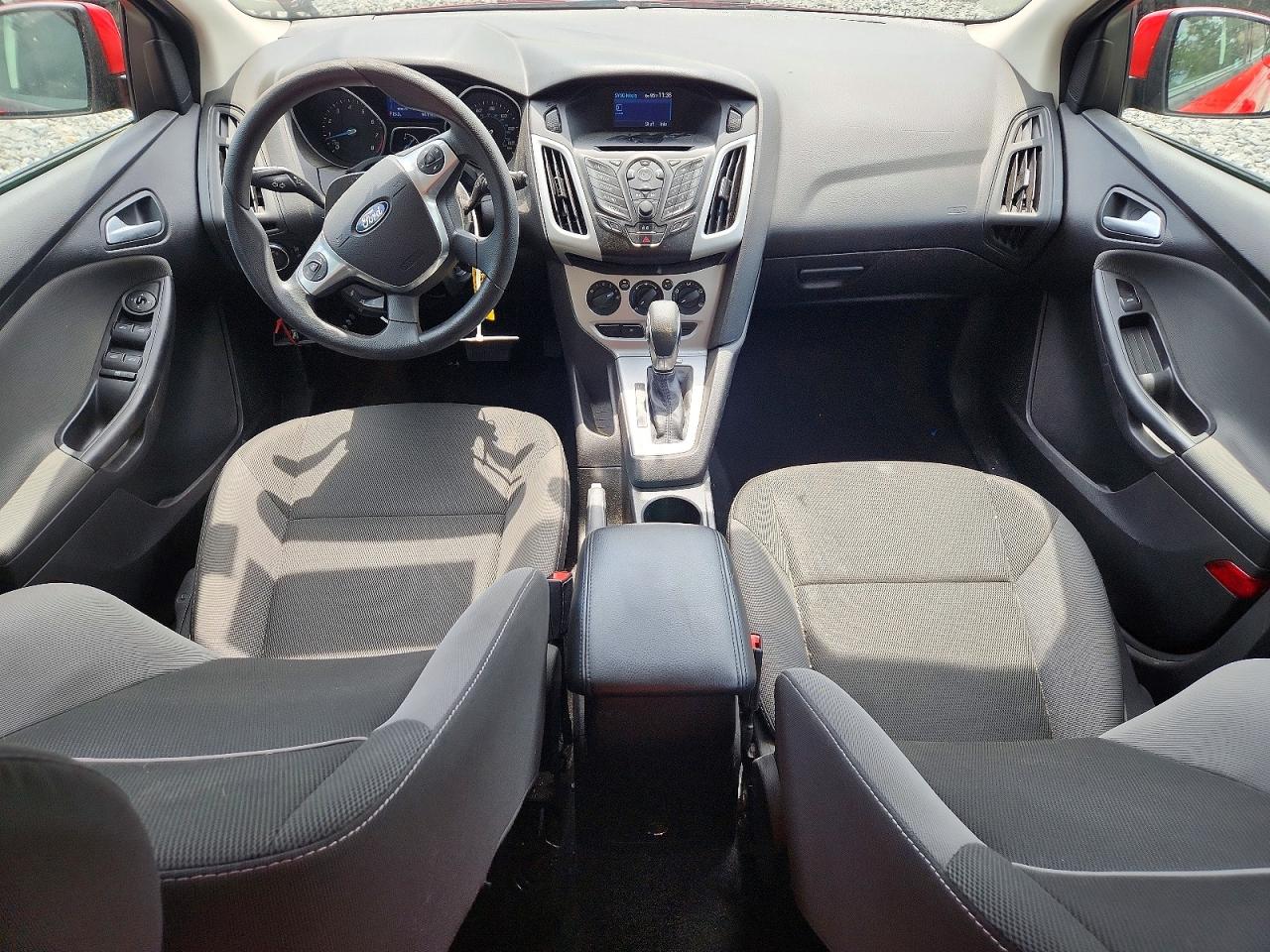 2014 Ford Focus Se Красный vin: 1FADP3K2XEL232100