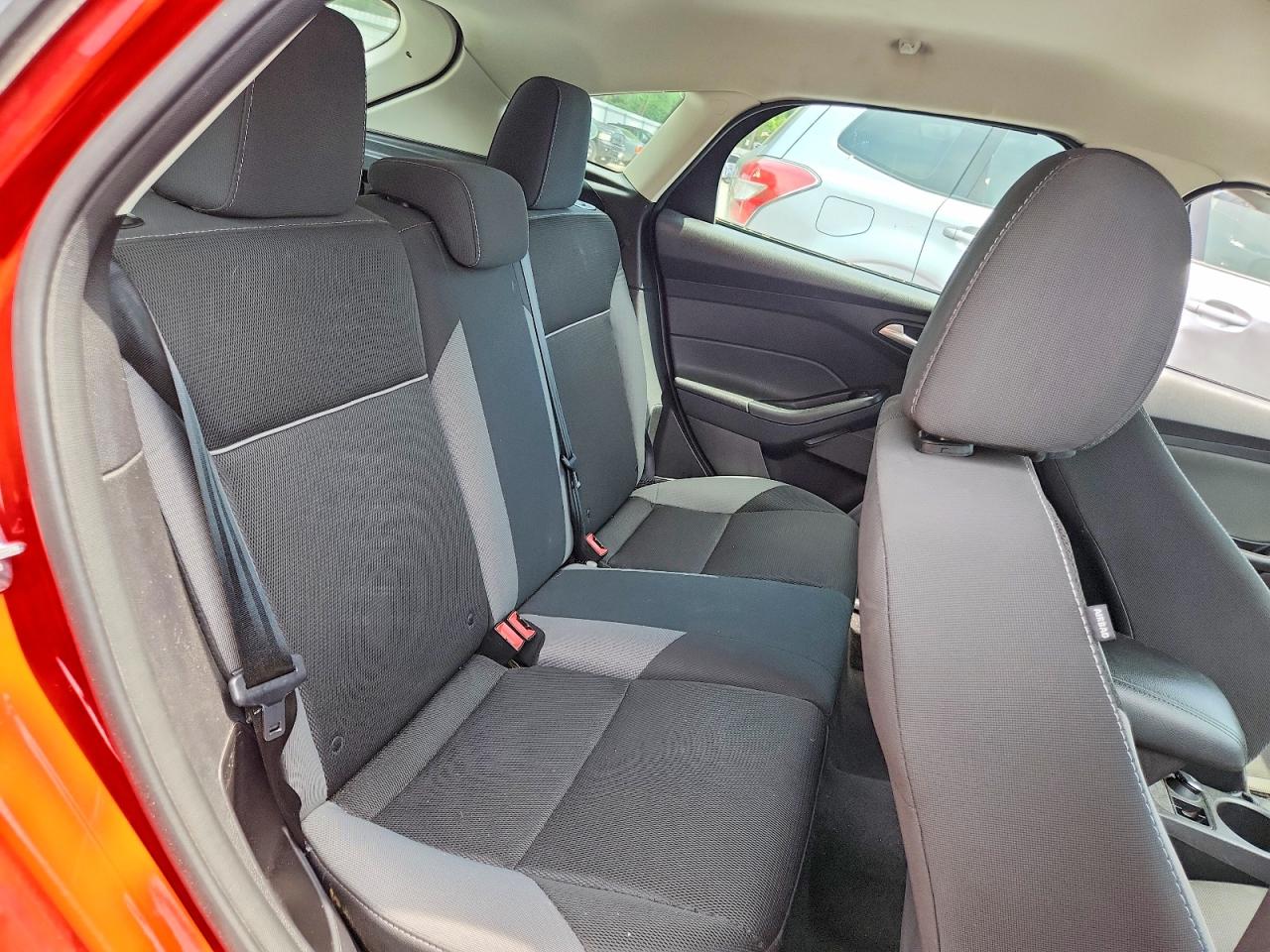 2014 Ford Focus Se Красный vin: 1FADP3K2XEL232100