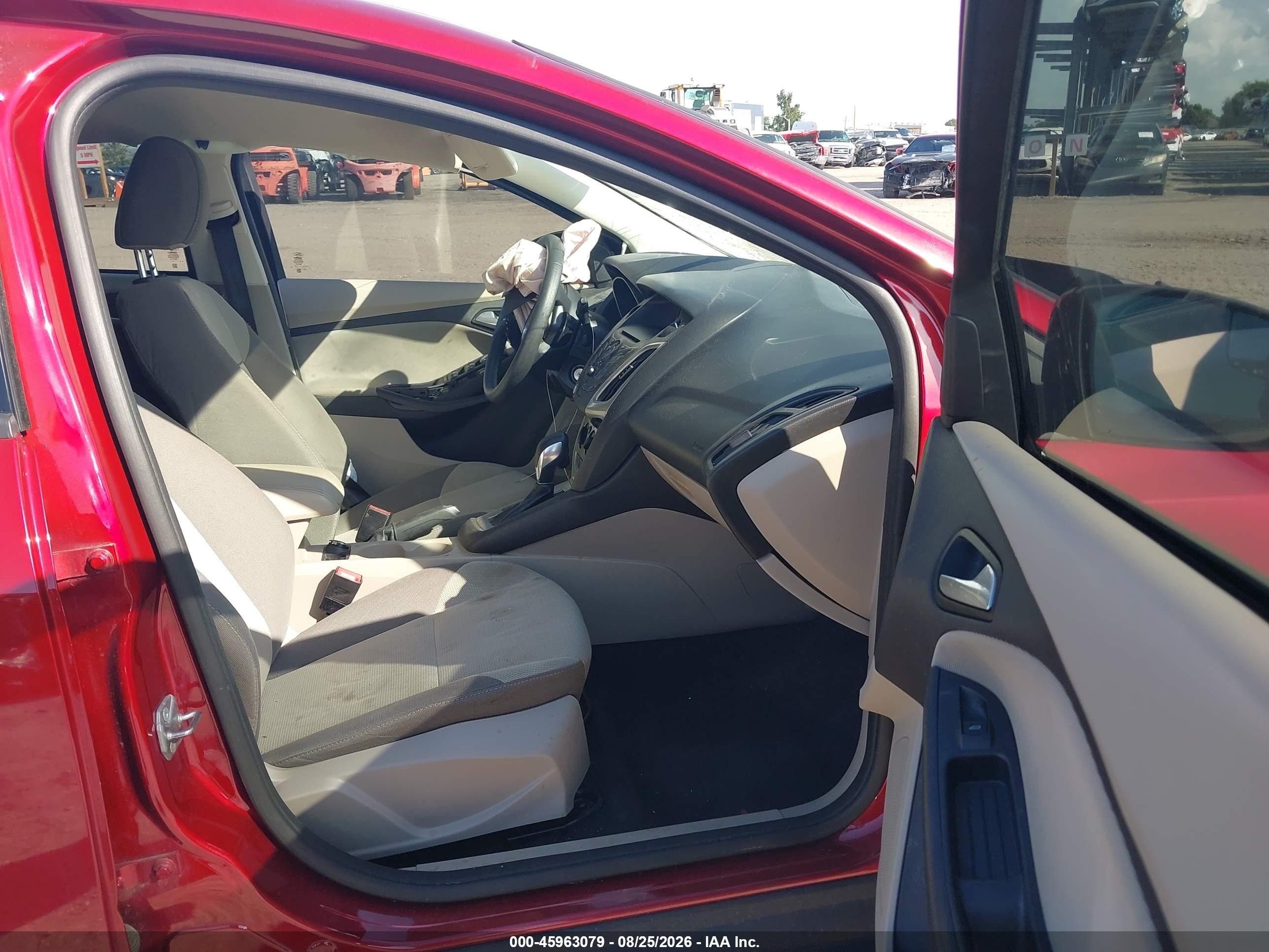2014 Ford Focus Se Red vin: 1FADP3K2XEL233859