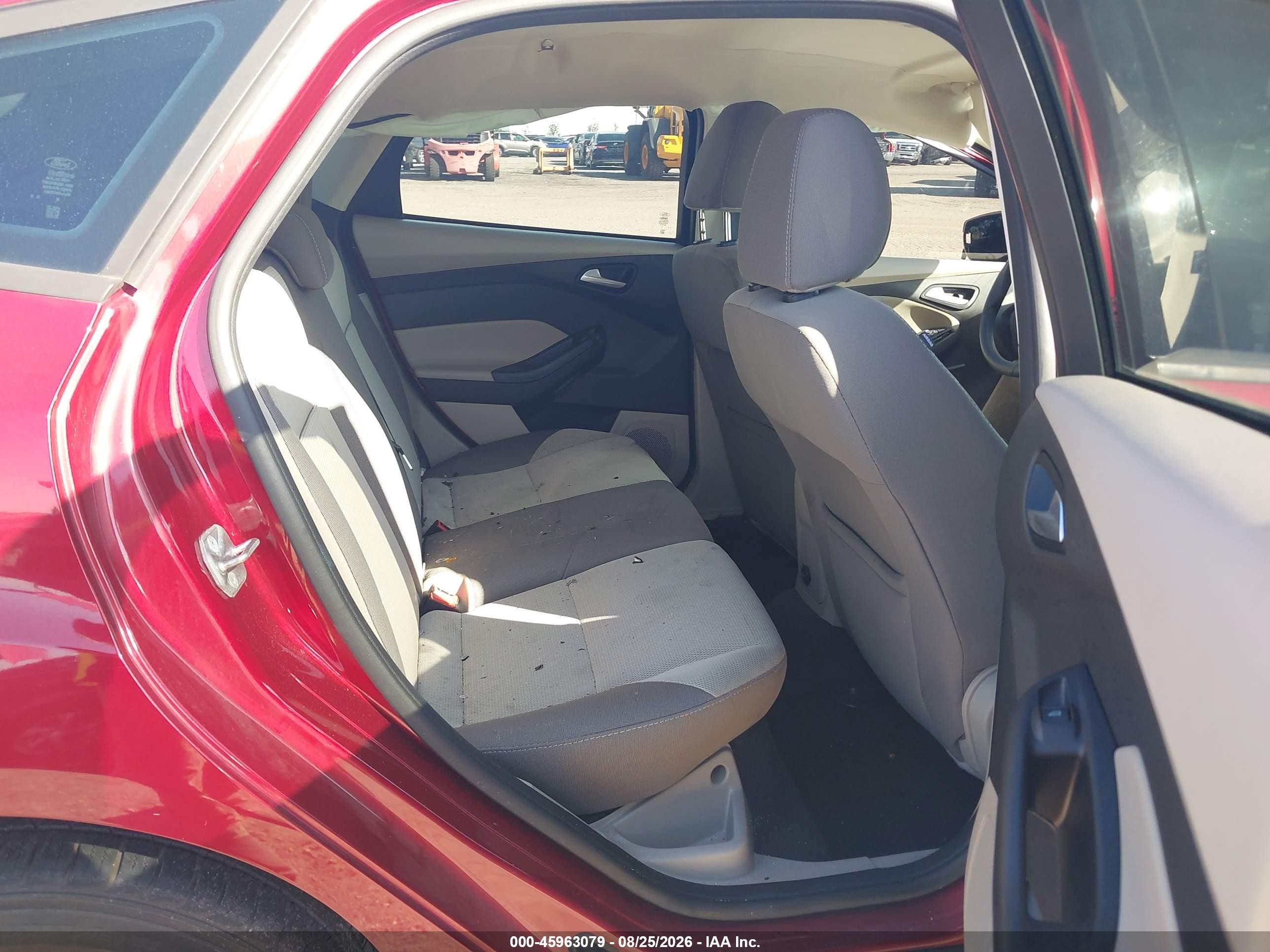 2014 Ford Focus Se Red vin: 1FADP3K2XEL233859
