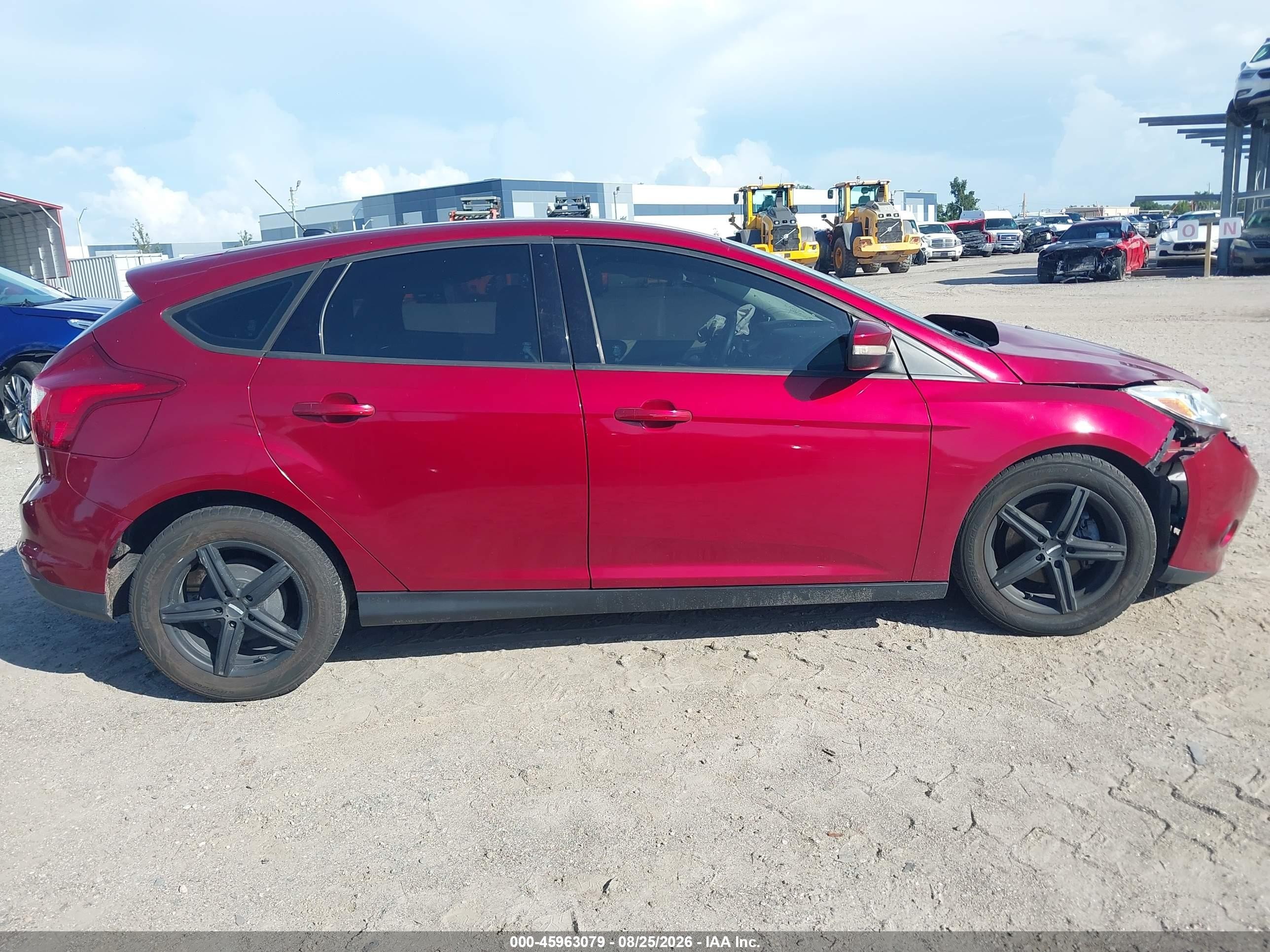 2014 Ford Focus Se Red vin: 1FADP3K2XEL233859