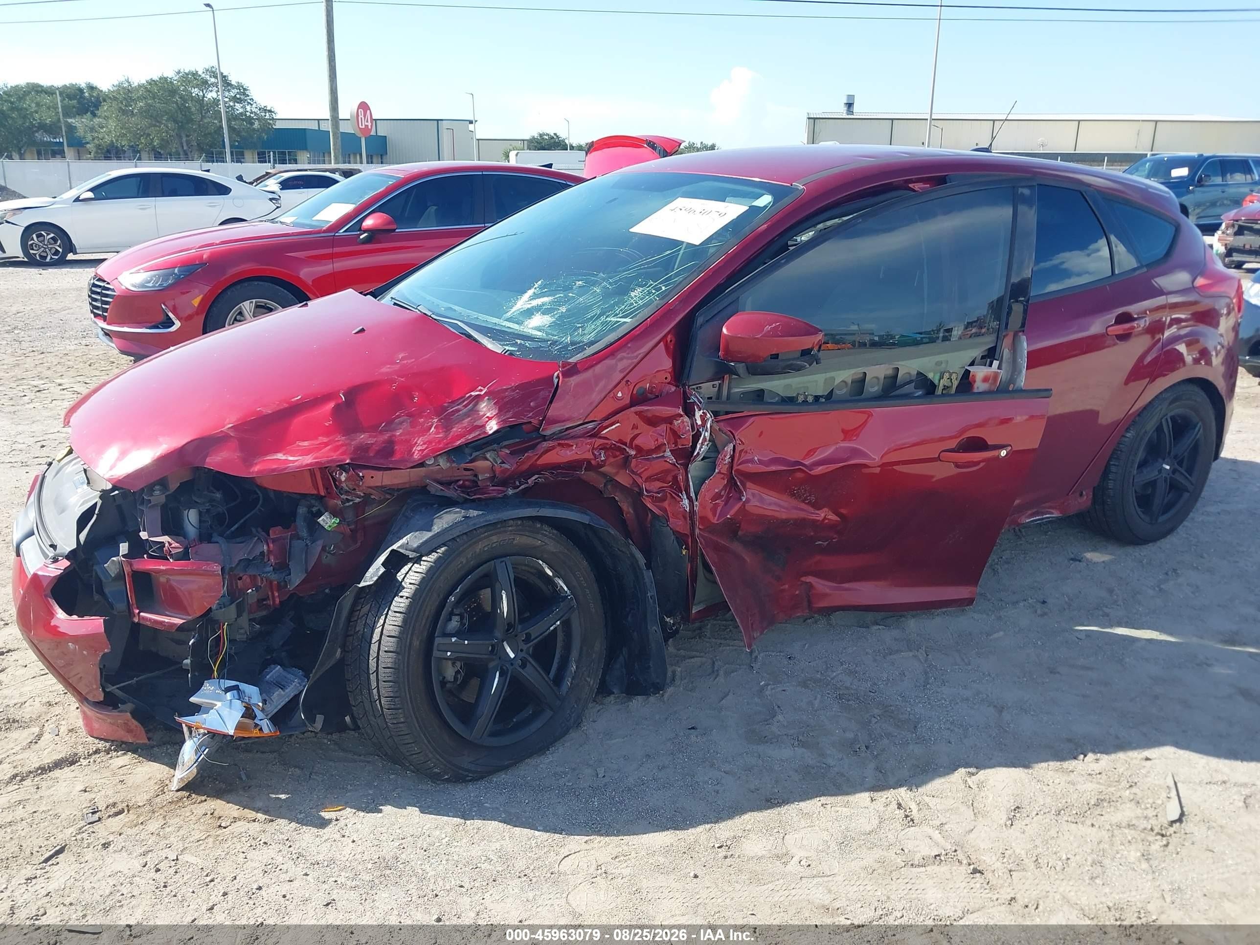 2014 Ford Focus Se Red vin: 1FADP3K2XEL233859