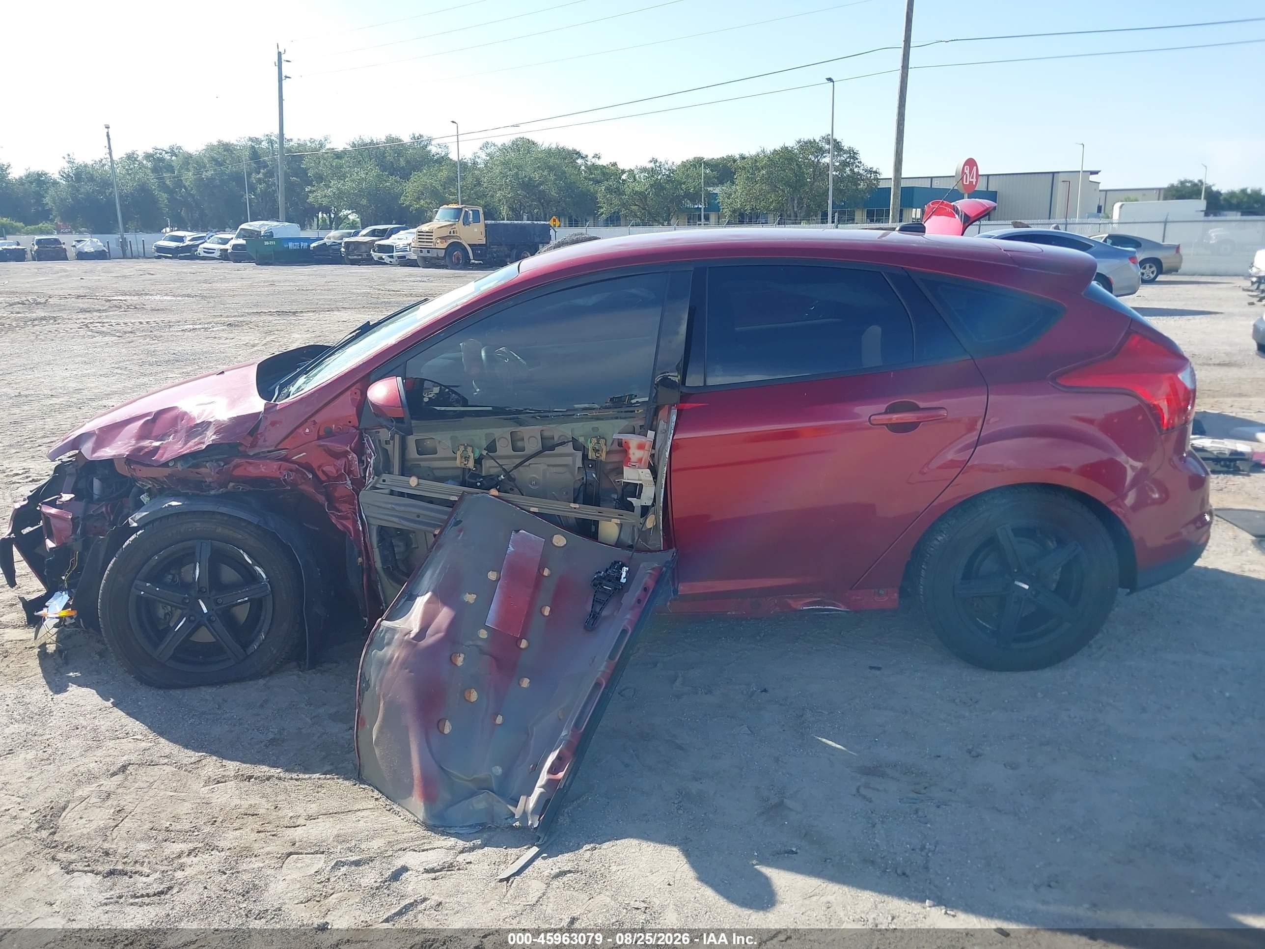 2014 Ford Focus Se Red vin: 1FADP3K2XEL233859