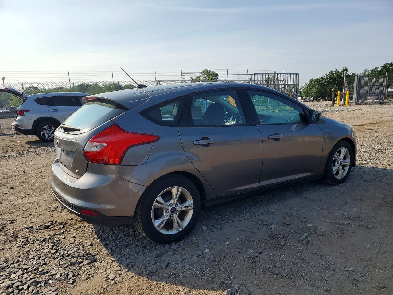 2014 Ford Focus Se Gray vin: 1FADP3K2XEL252282