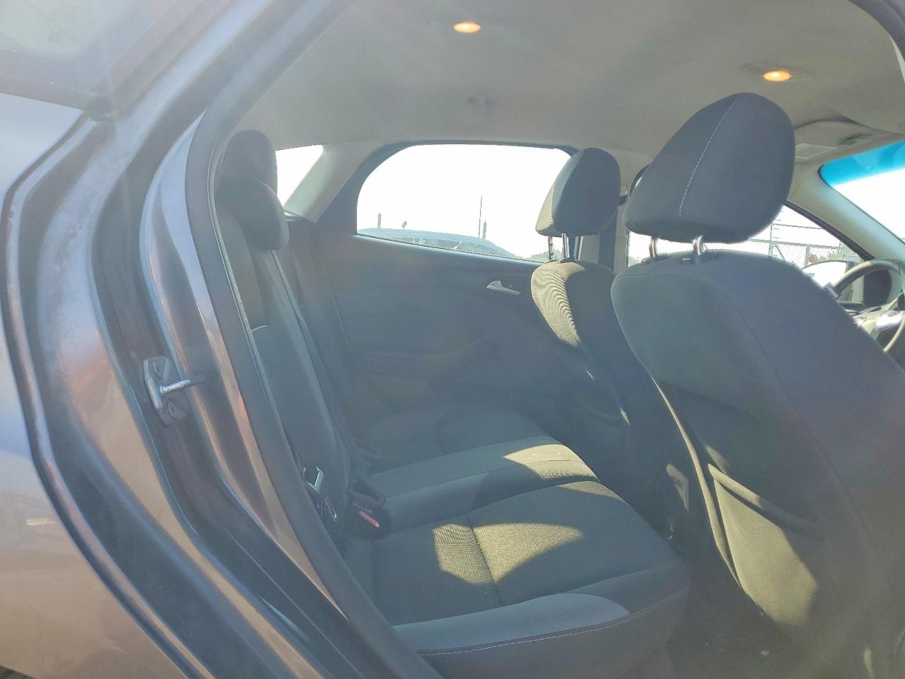 2014 Ford Focus Se Gray vin: 1FADP3K2XEL252282