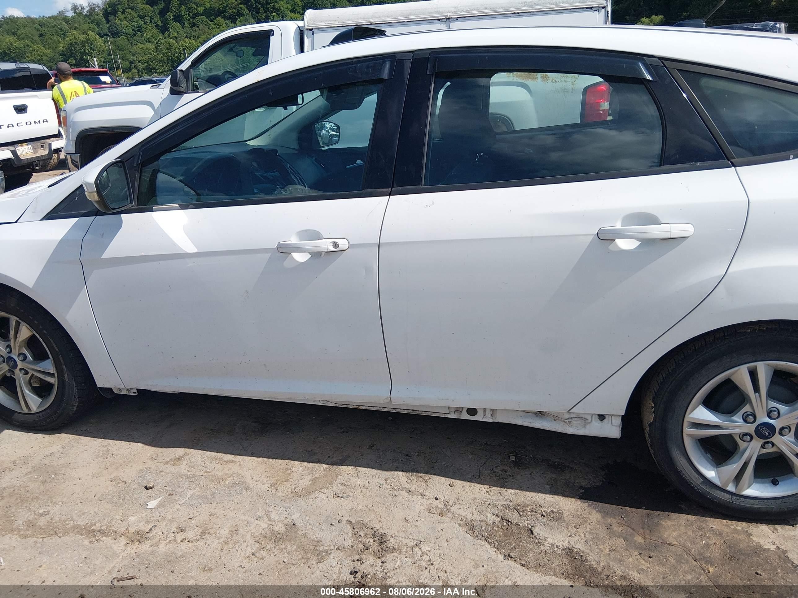 2014 Ford Focus Se White vin: 1FADP3K2XEL265162