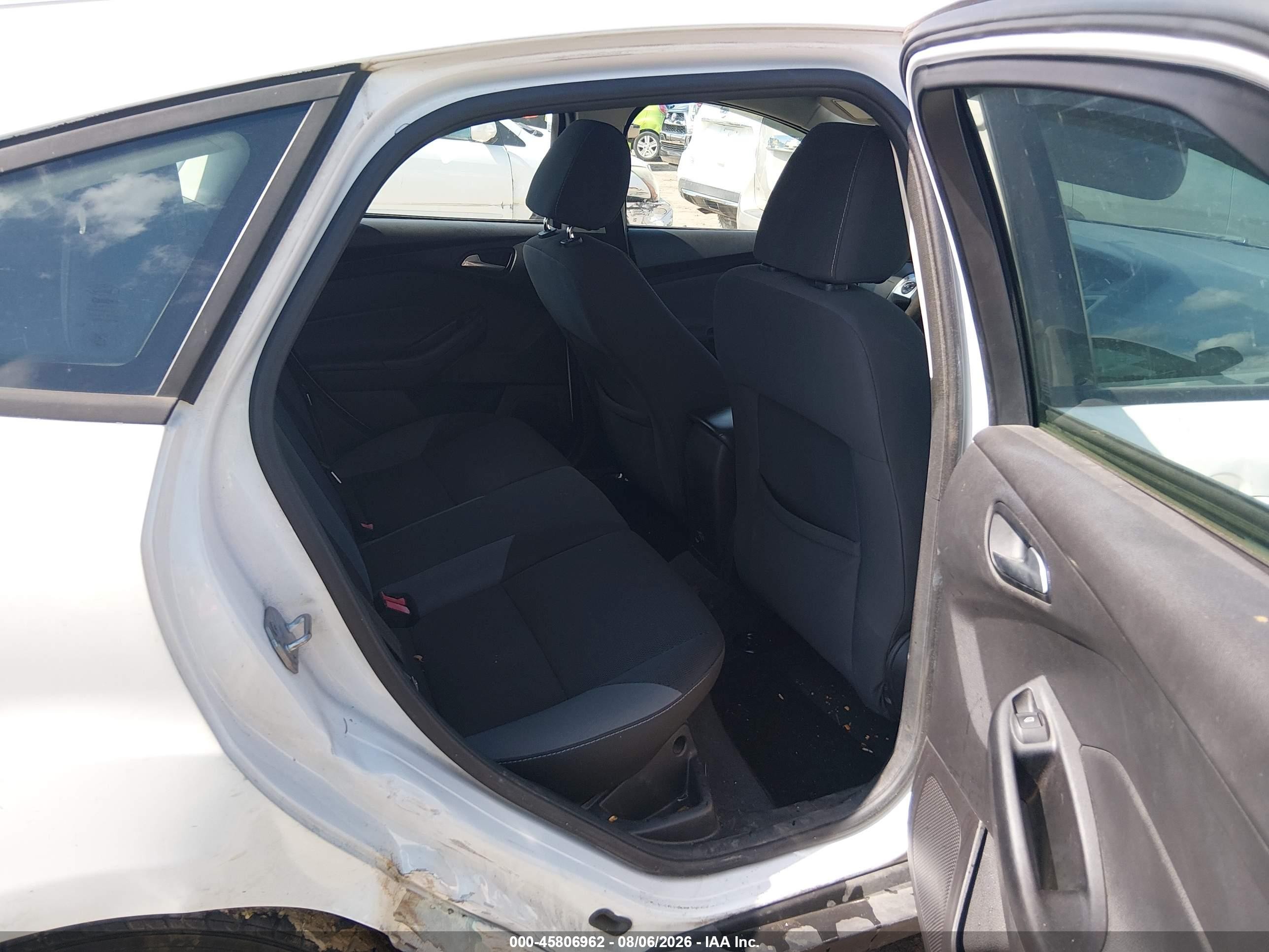 2014 Ford Focus Se White vin: 1FADP3K2XEL265162