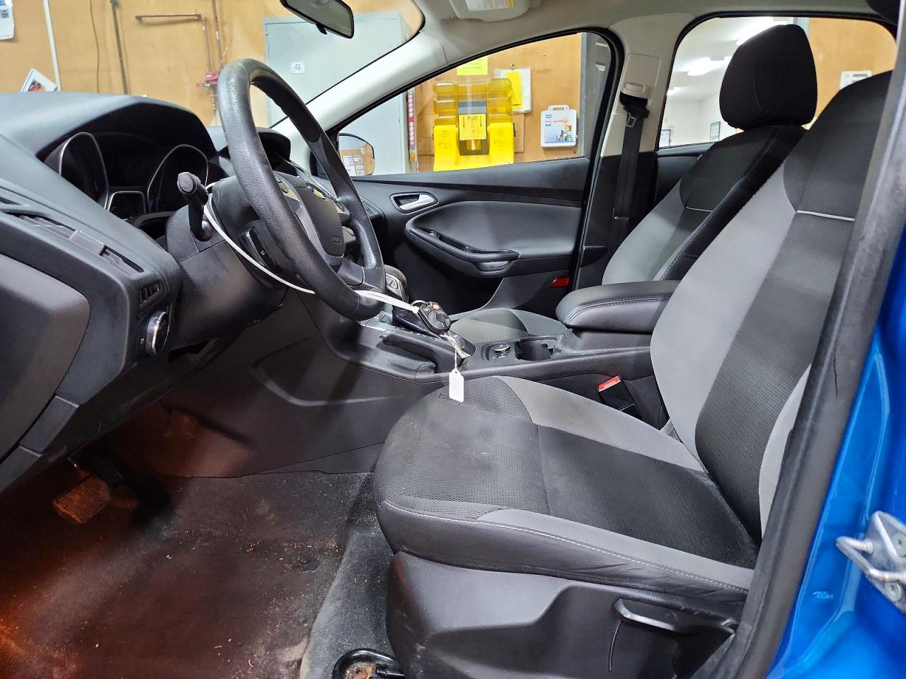 2014 Ford Focus Se Blue vin: 1FADP3K2XEL281006