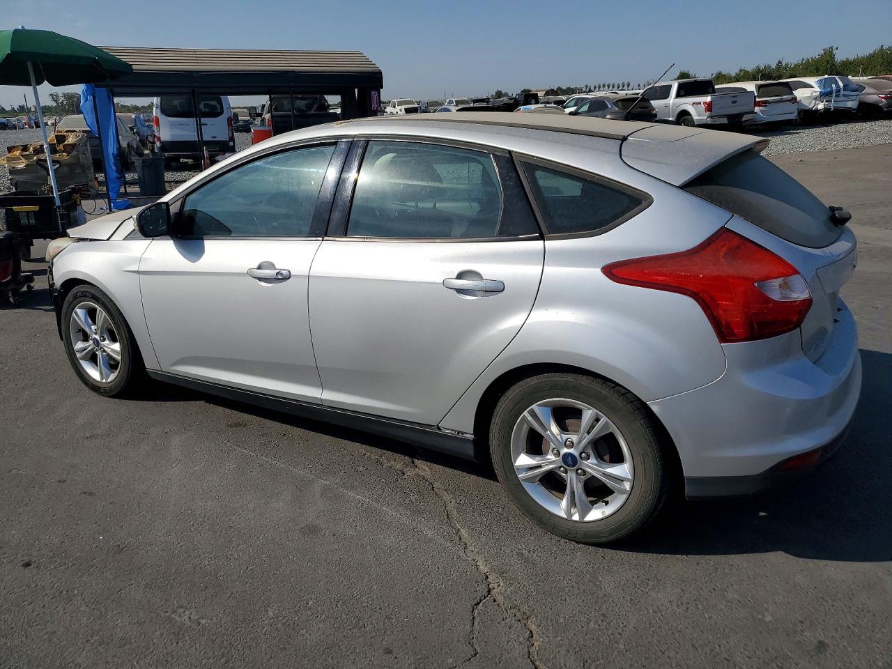 2014 Ford Focus Se Silver vin: 1FADP3K2XEL317714