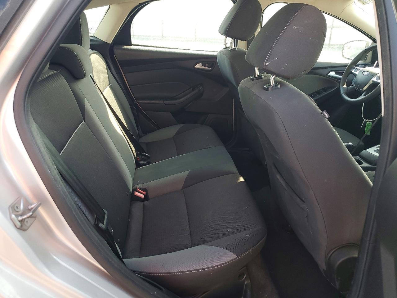 2014 Ford Focus Se Silver vin: 1FADP3K2XEL317714
