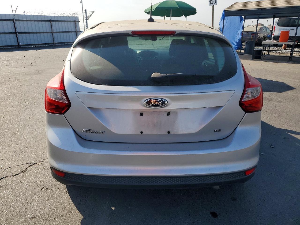 2014 Ford Focus Se Silver vin: 1FADP3K2XEL317714