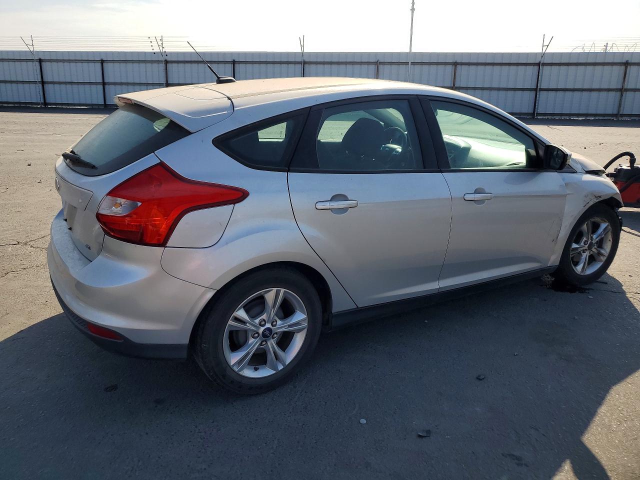2014 Ford Focus Se Silver vin: 1FADP3K2XEL317714