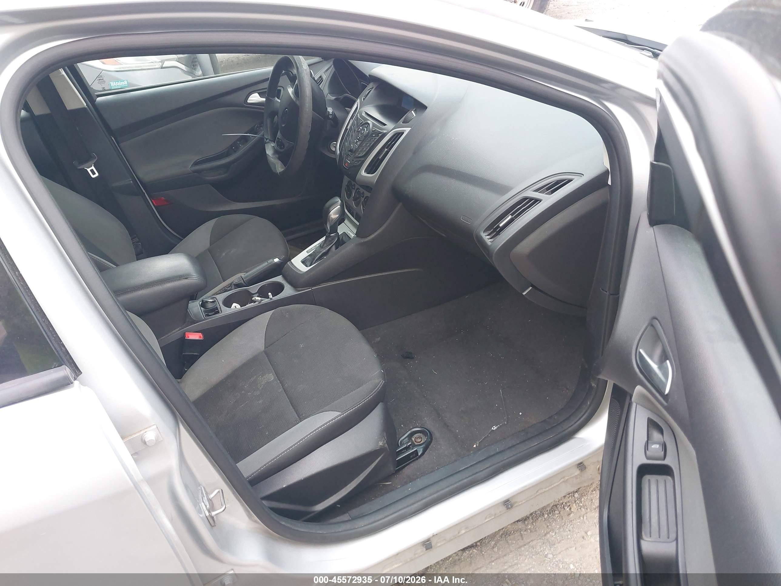 2014 Ford Focus Se Silver vin: 1FADP3K2XEL318782
