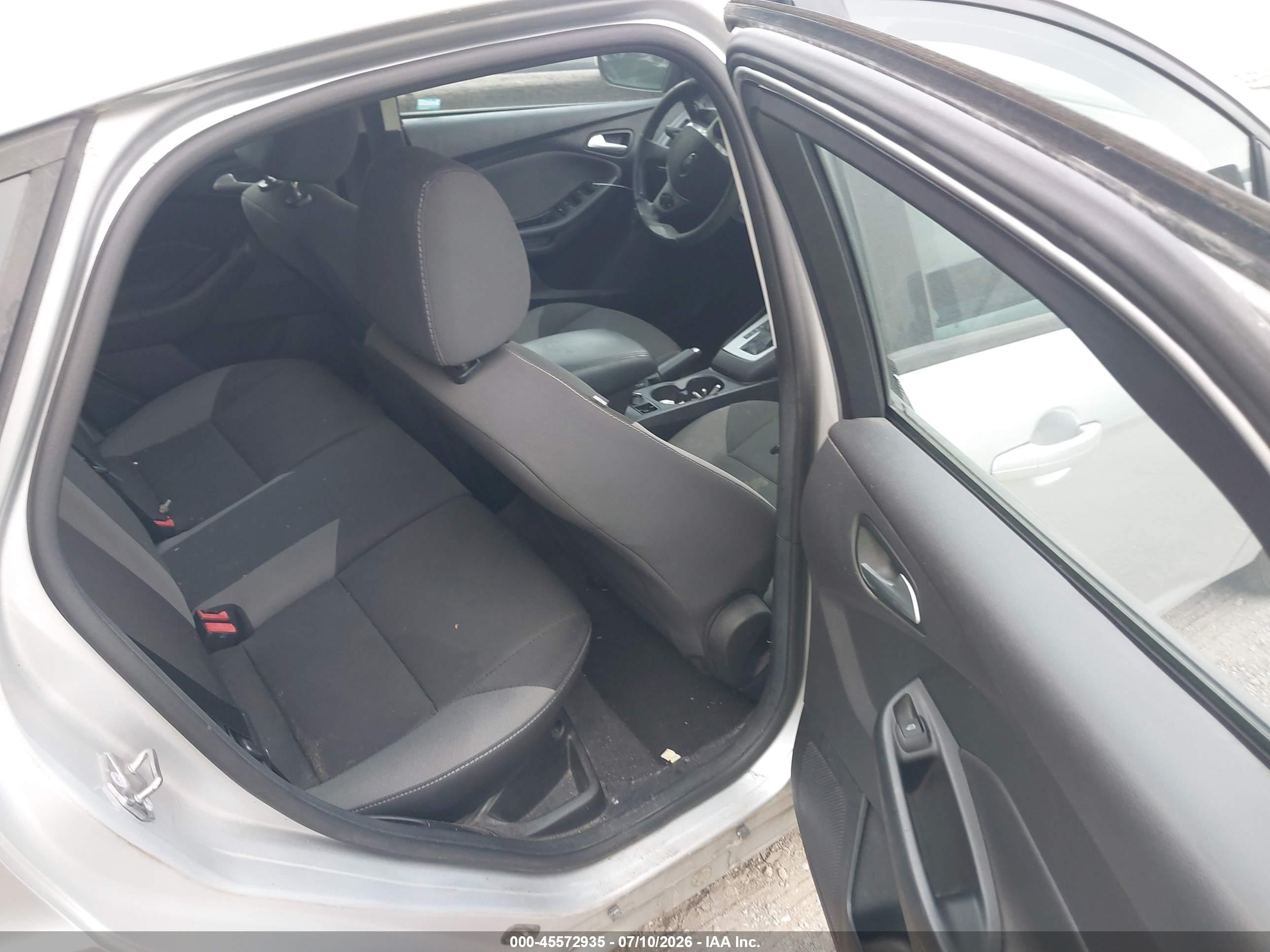 2014 Ford Focus Se Silver vin: 1FADP3K2XEL318782