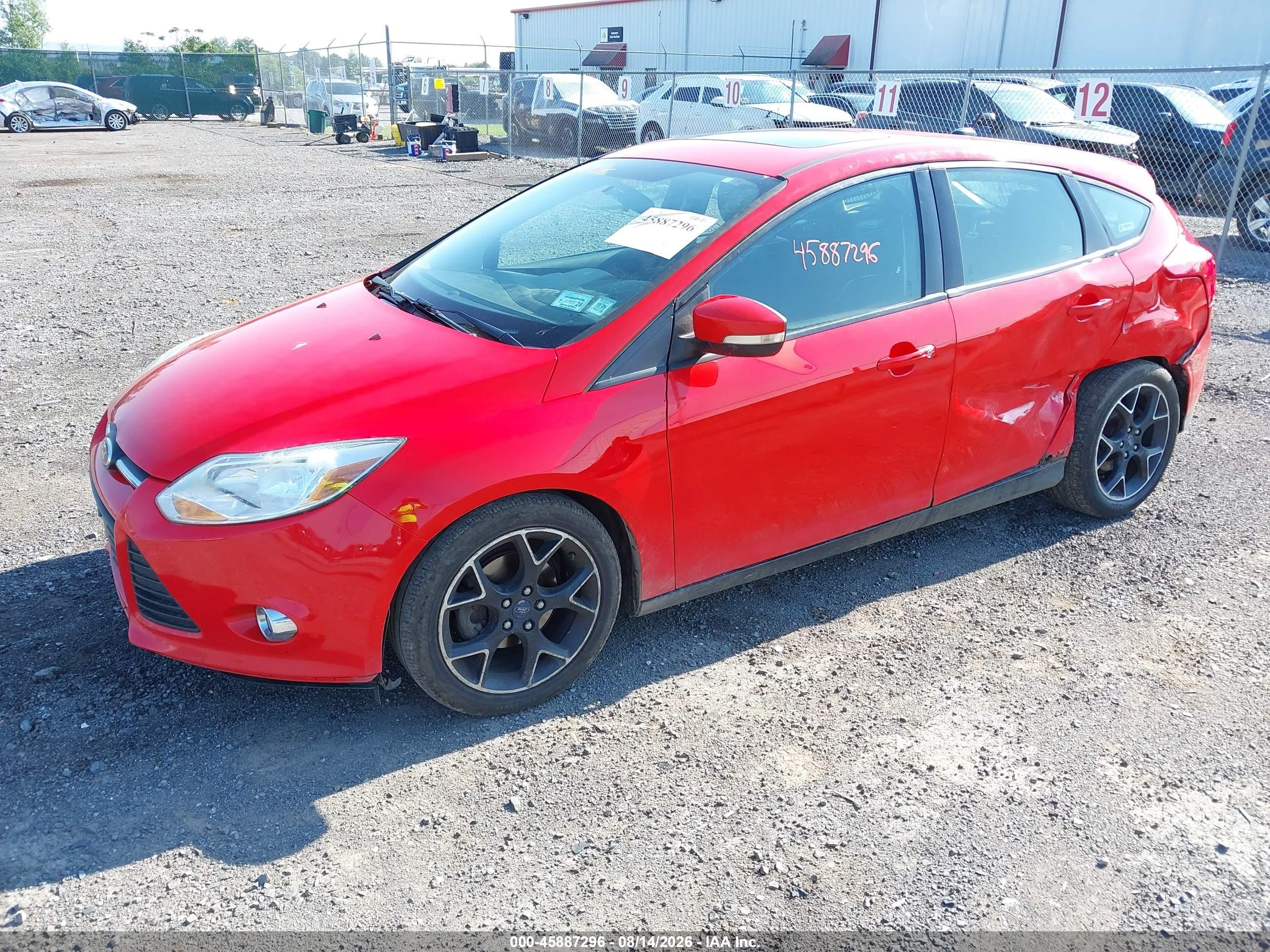 2014 Ford Focus Se Красный vin: 1FADP3K2XEL320550