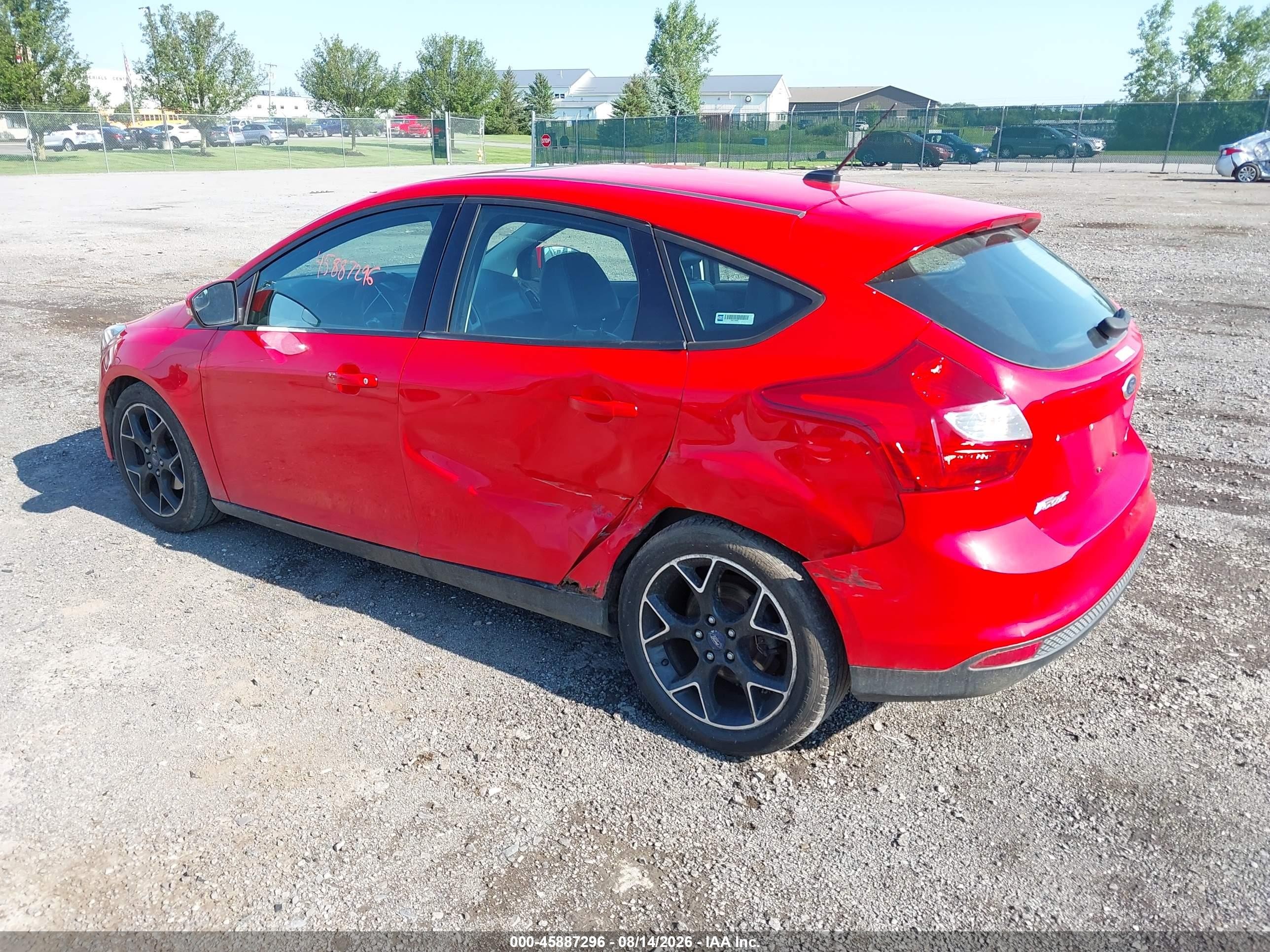 2014 Ford Focus Se Красный vin: 1FADP3K2XEL320550