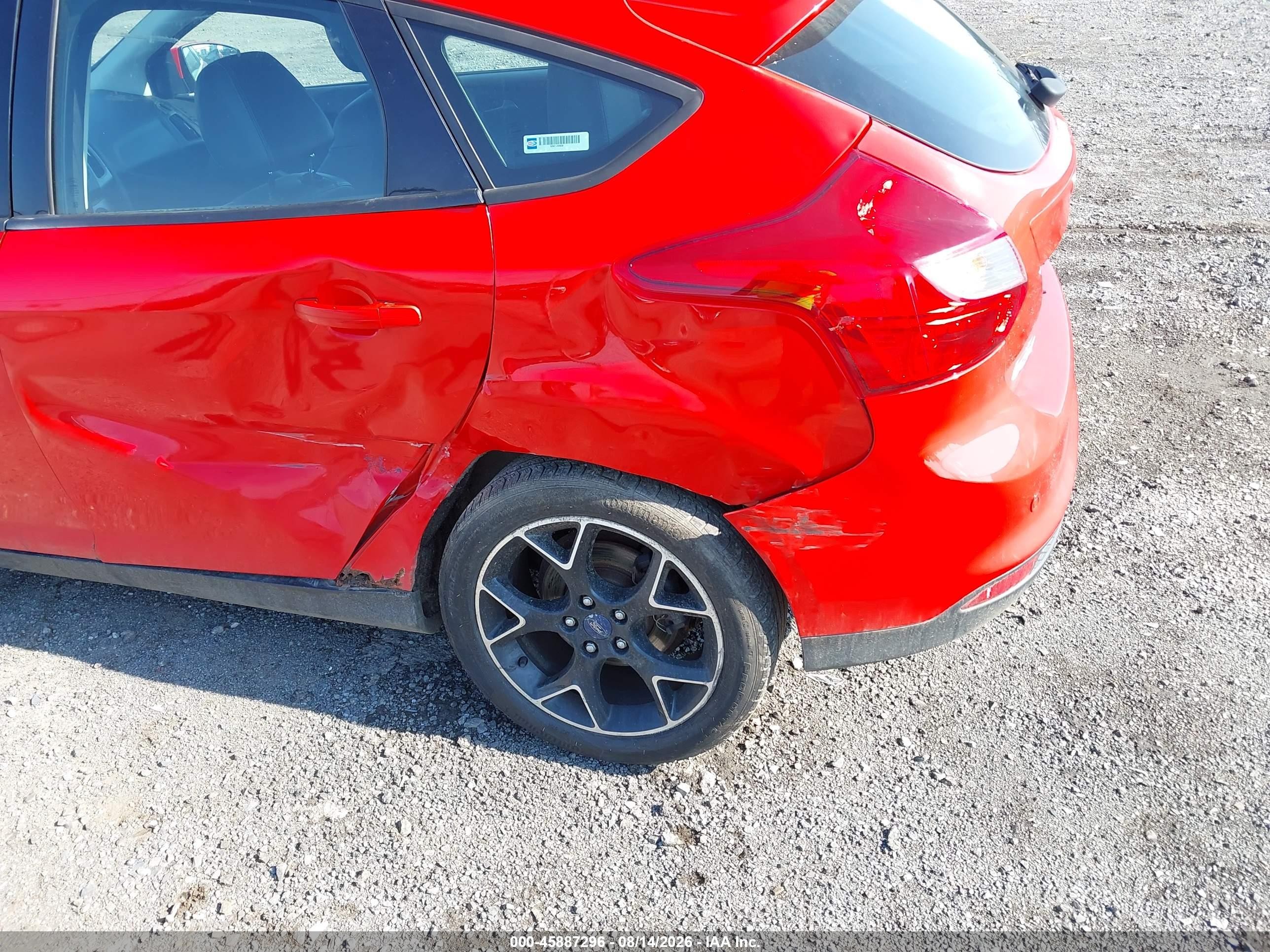 2014 Ford Focus Se Красный vin: 1FADP3K2XEL320550
