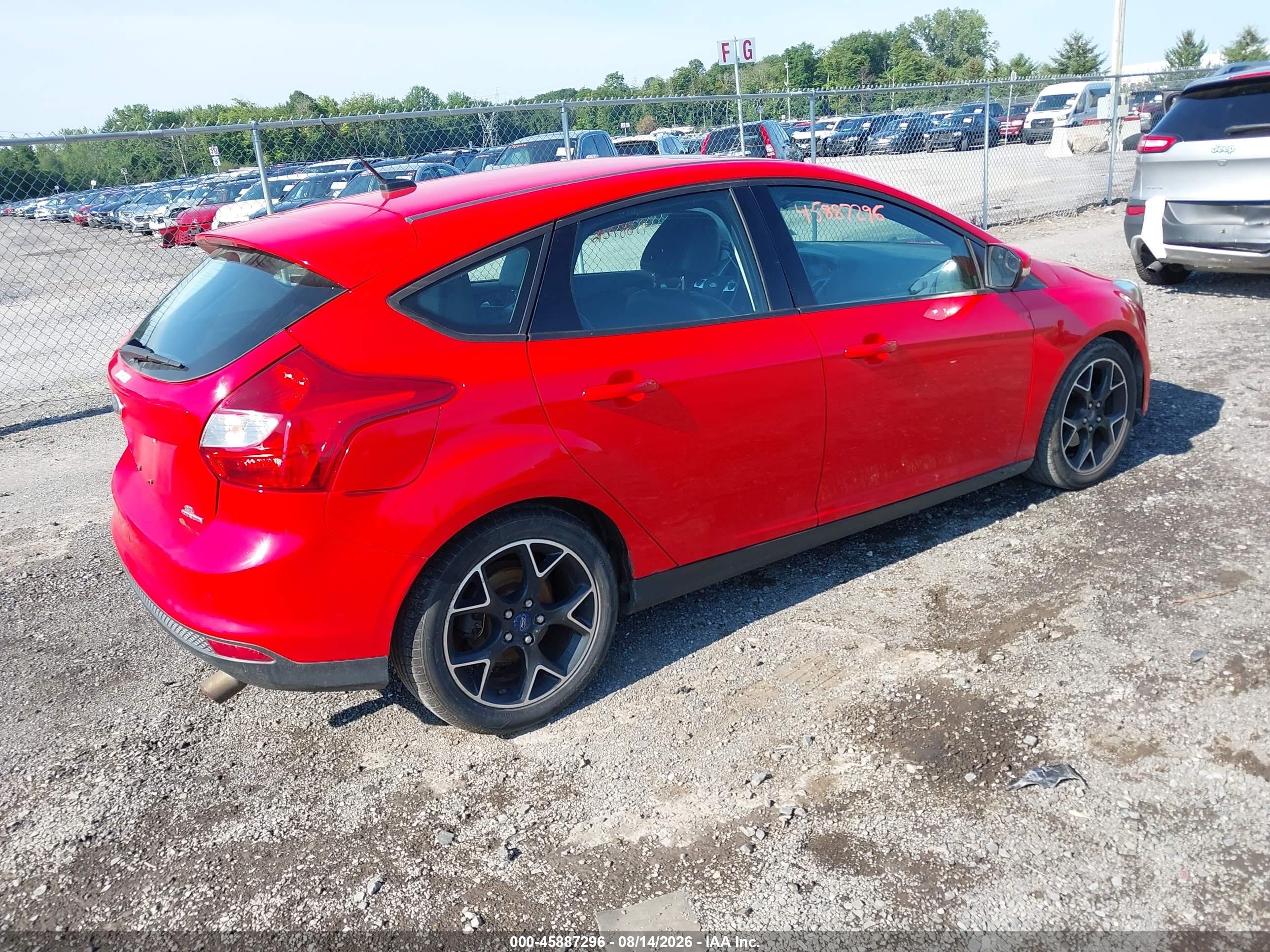 2014 Ford Focus Se Красный vin: 1FADP3K2XEL320550