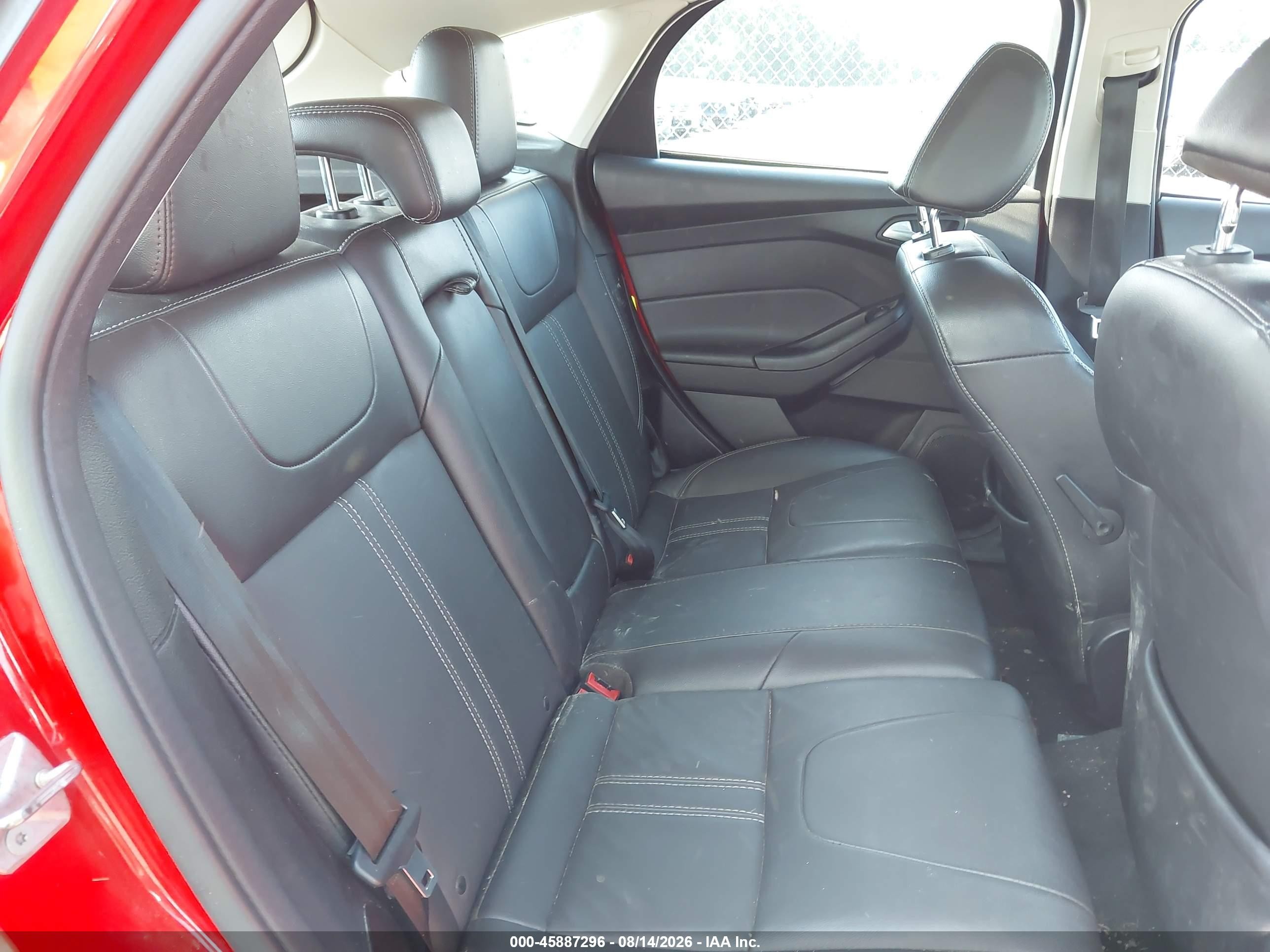 2014 Ford Focus Se Красный vin: 1FADP3K2XEL320550