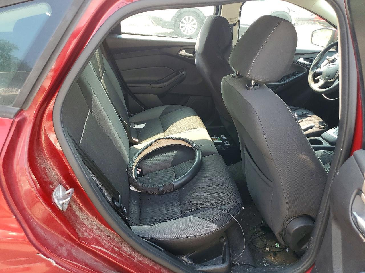 2014 Ford Focus Se Burgundy vin: 1FADP3K2XEL324436