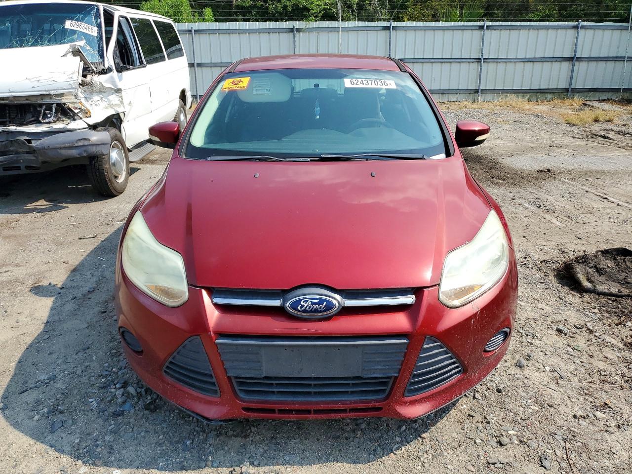2014 Ford Focus Se Burgundy vin: 1FADP3K2XEL324436