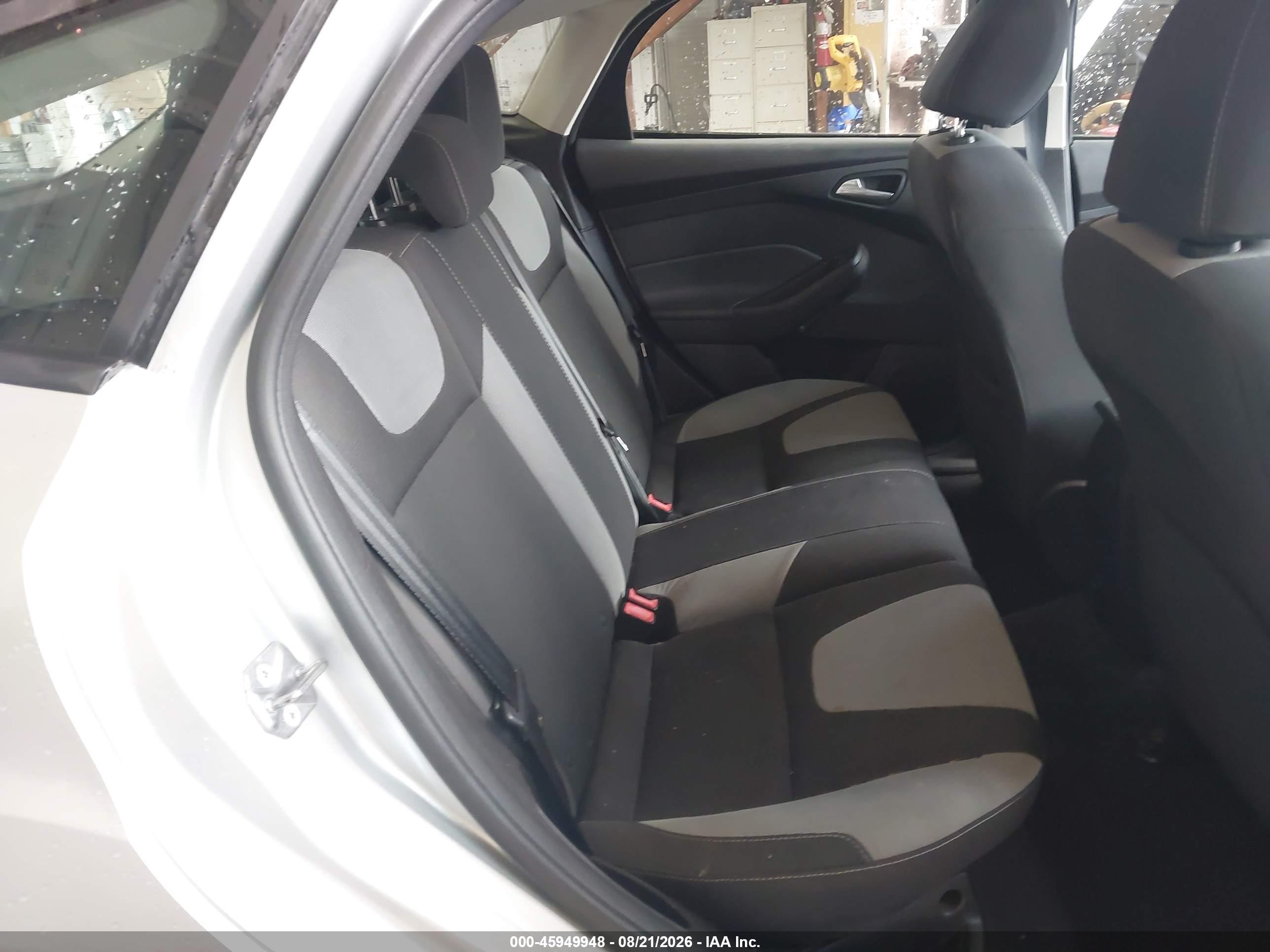 2014 Ford Focus Se Silver vin: 1FADP3K2XEL379033