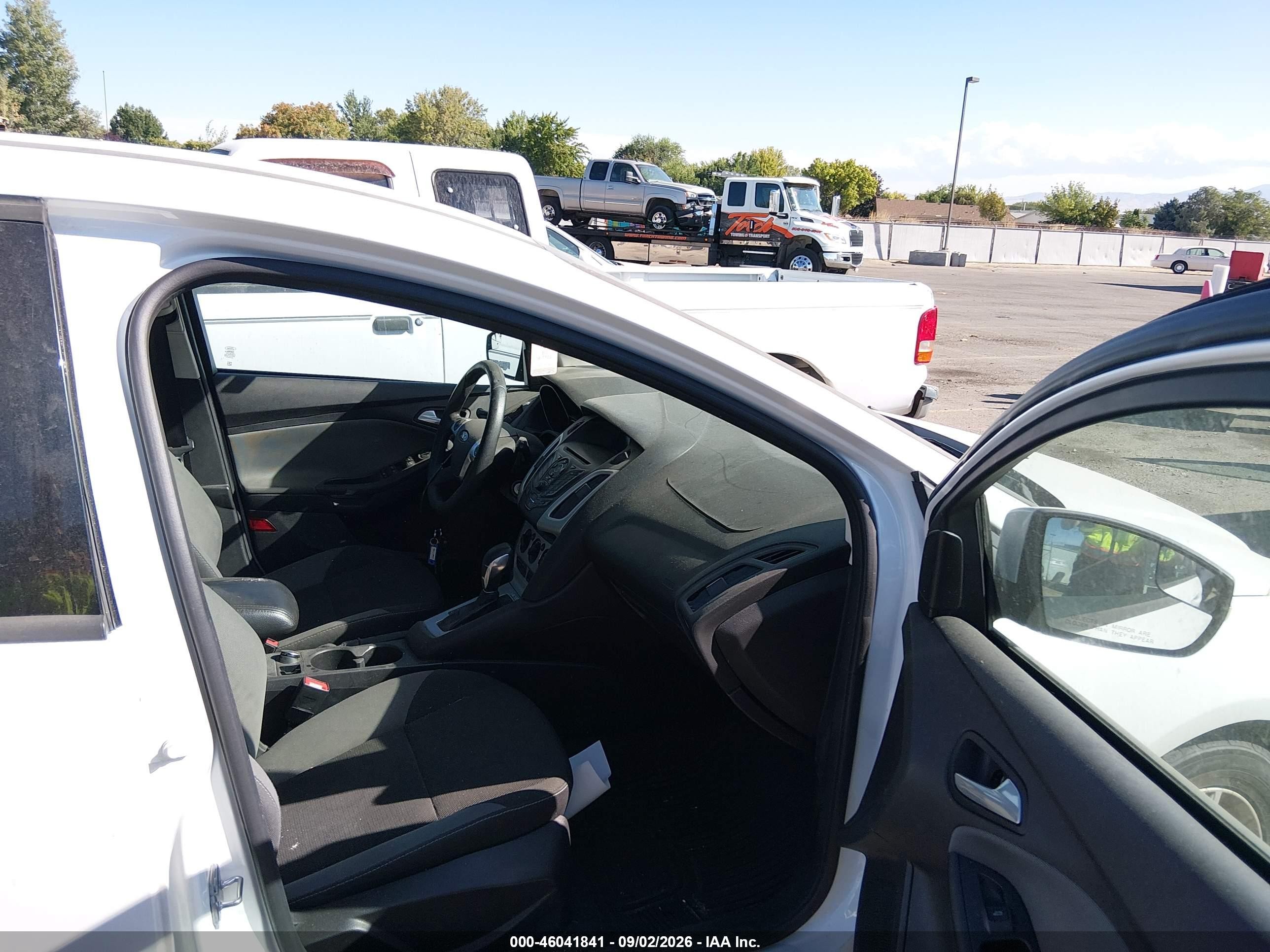 2014 Ford Focus Se White vin: 1FADP3K2XEL382904