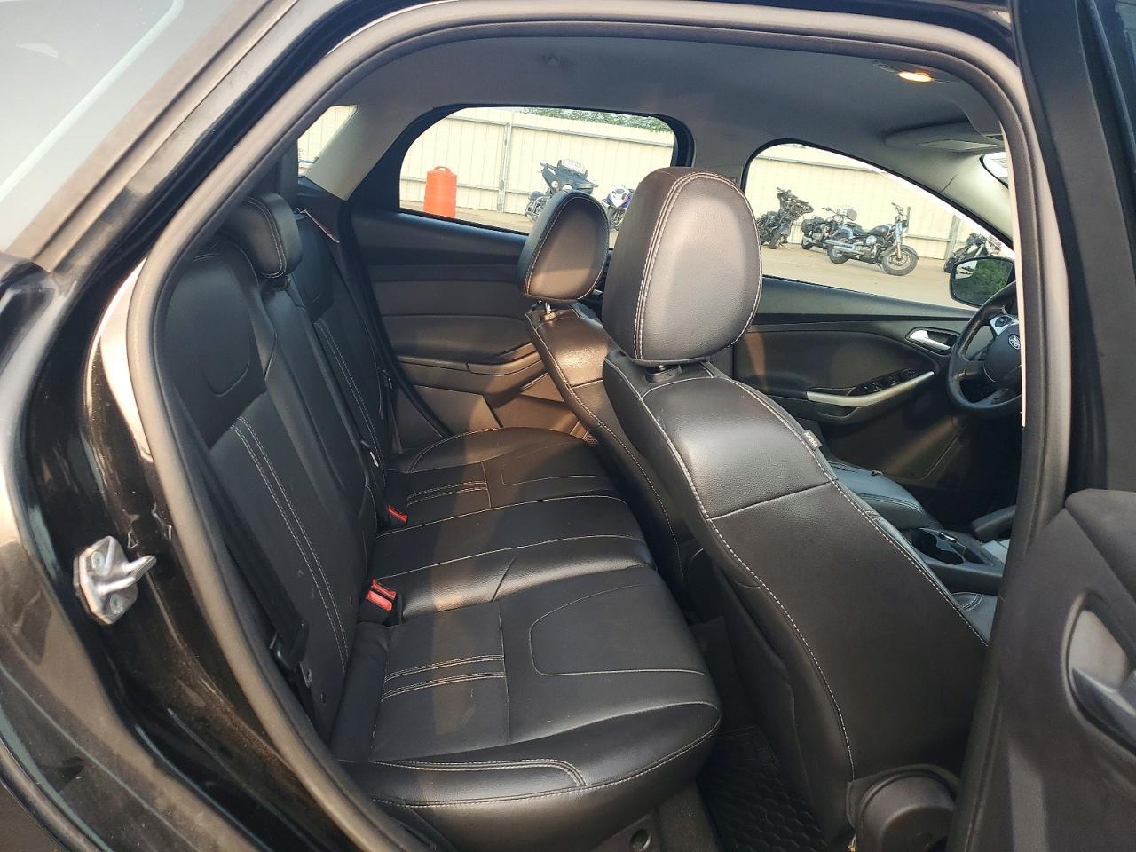 2014 Ford Focus Se Black vin: 1FADP3K2XEL383681