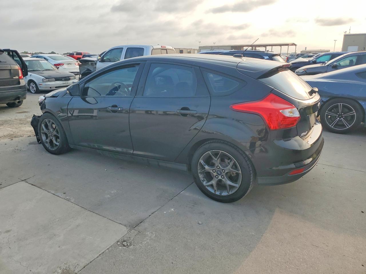 2014 Ford Focus Se Black vin: 1FADP3K2XEL383681