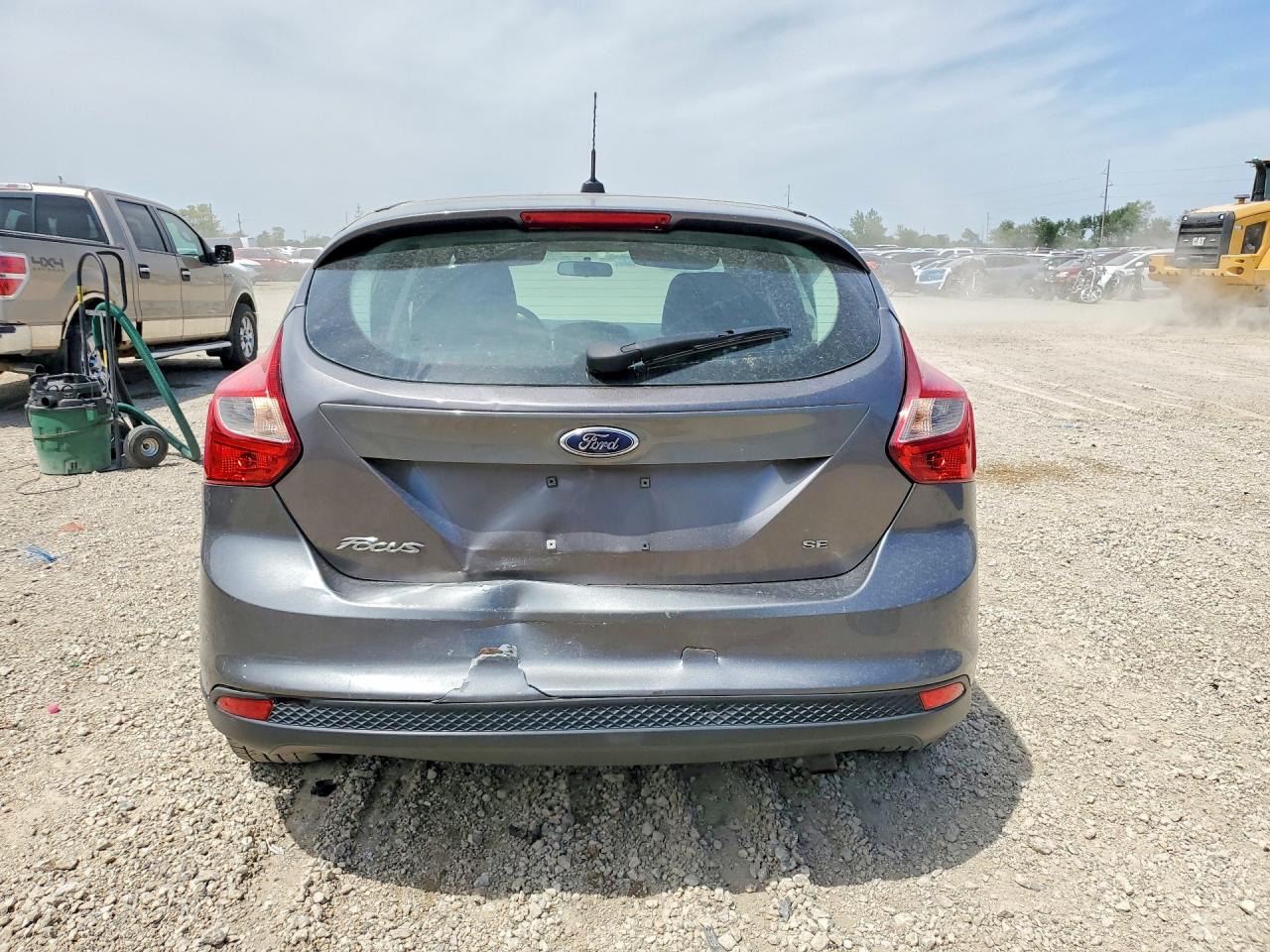 2014 Ford Focus Se Серый vin: 1FADP3K2XEL400009