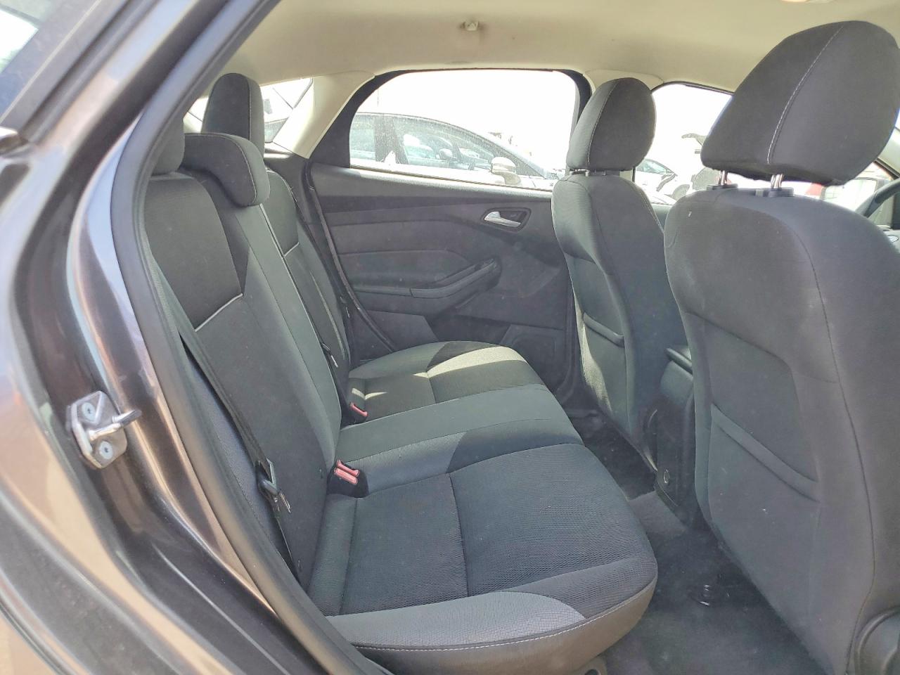 2014 Ford Focus Se Серый vin: 1FADP3K2XEL400009