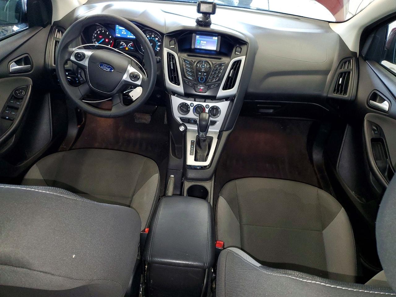 2014 Ford Focus Se Red vin: 1FADP3K2XEL428411